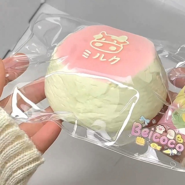 Amazon | スクイーズケーキおもちゃ 食べ物シリーズ ケーキ・パン