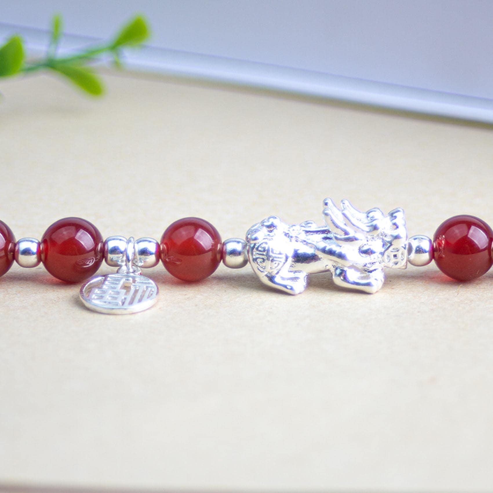 Feng Shui-Armband/Armband, rotes Achat-Armband, Silber, verheißungsvolles Drachen-Armband, verstellbares Kristall-Chakra-Steine-Armband, Amulett, Reichtum, Talisman, Unisex, 6 mm