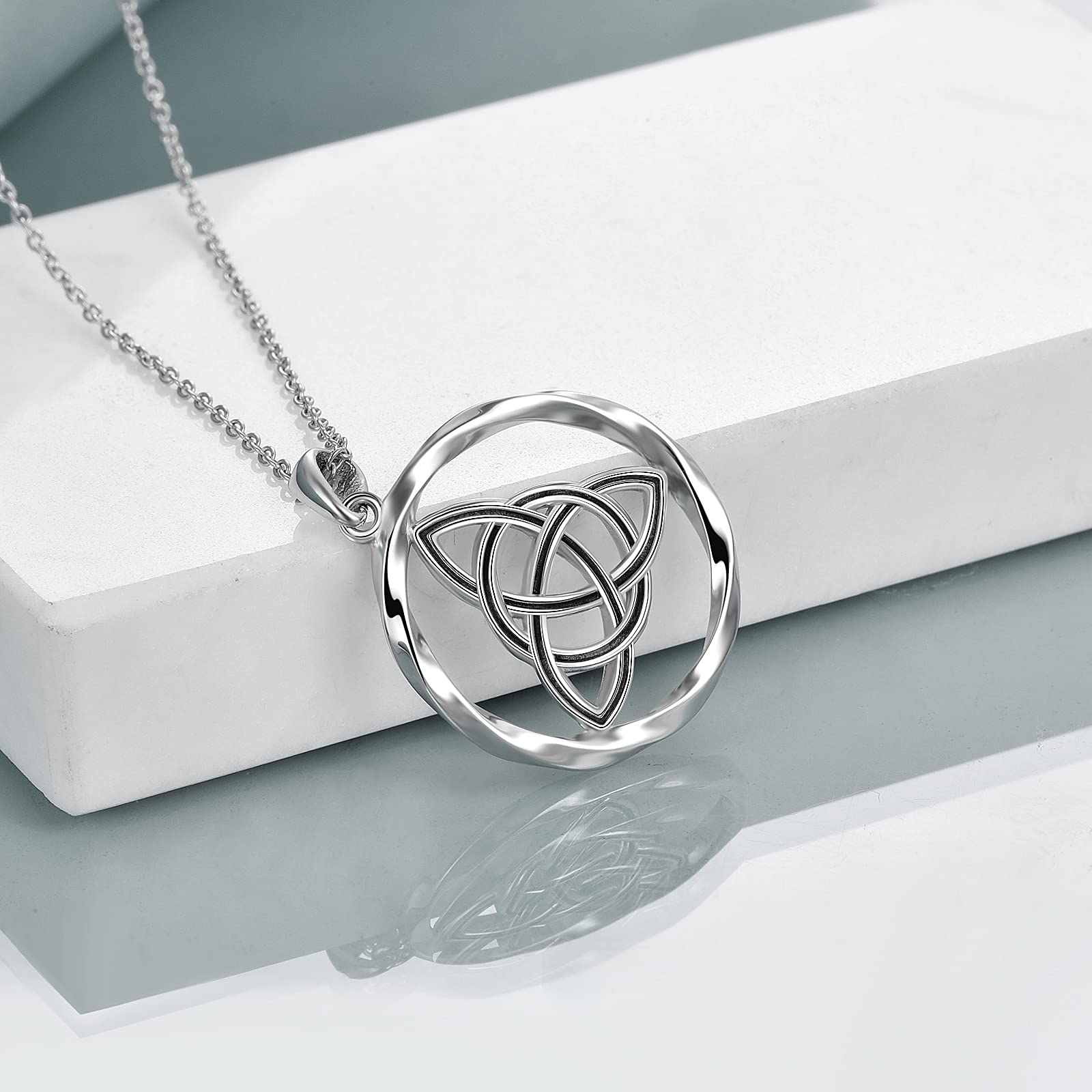 YAFEINI Collar Celta de plata de ley 925 Colgante Triquetra Irlandés Nudo Celta Nórdico Joyería sin fin Regalos para Mujeres