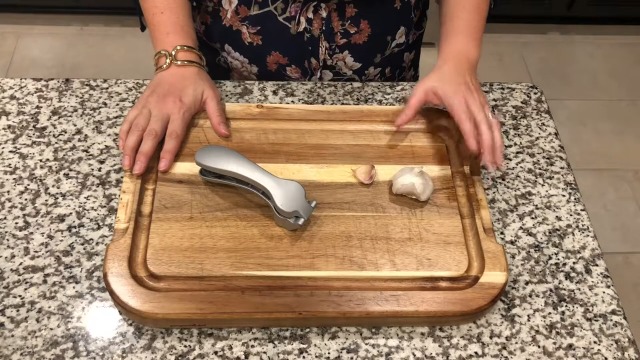 Amazon.com: Pamperεd Chεf Garlic Press, Garlic Mincer Easy-squeeze