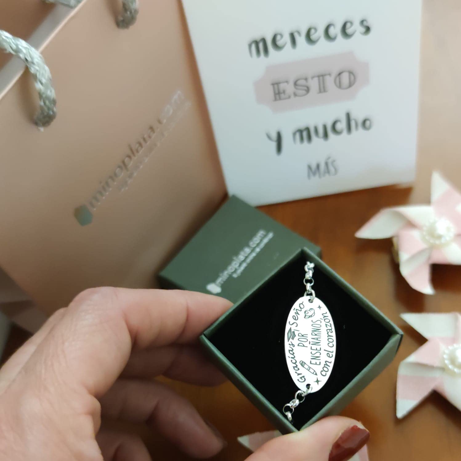 Pulsera de Plata con Mensaje para Regalar a profesoras Gracias seño por enseñarnos con el corazón Hacer maestras de guardería, Infantil o Primaria