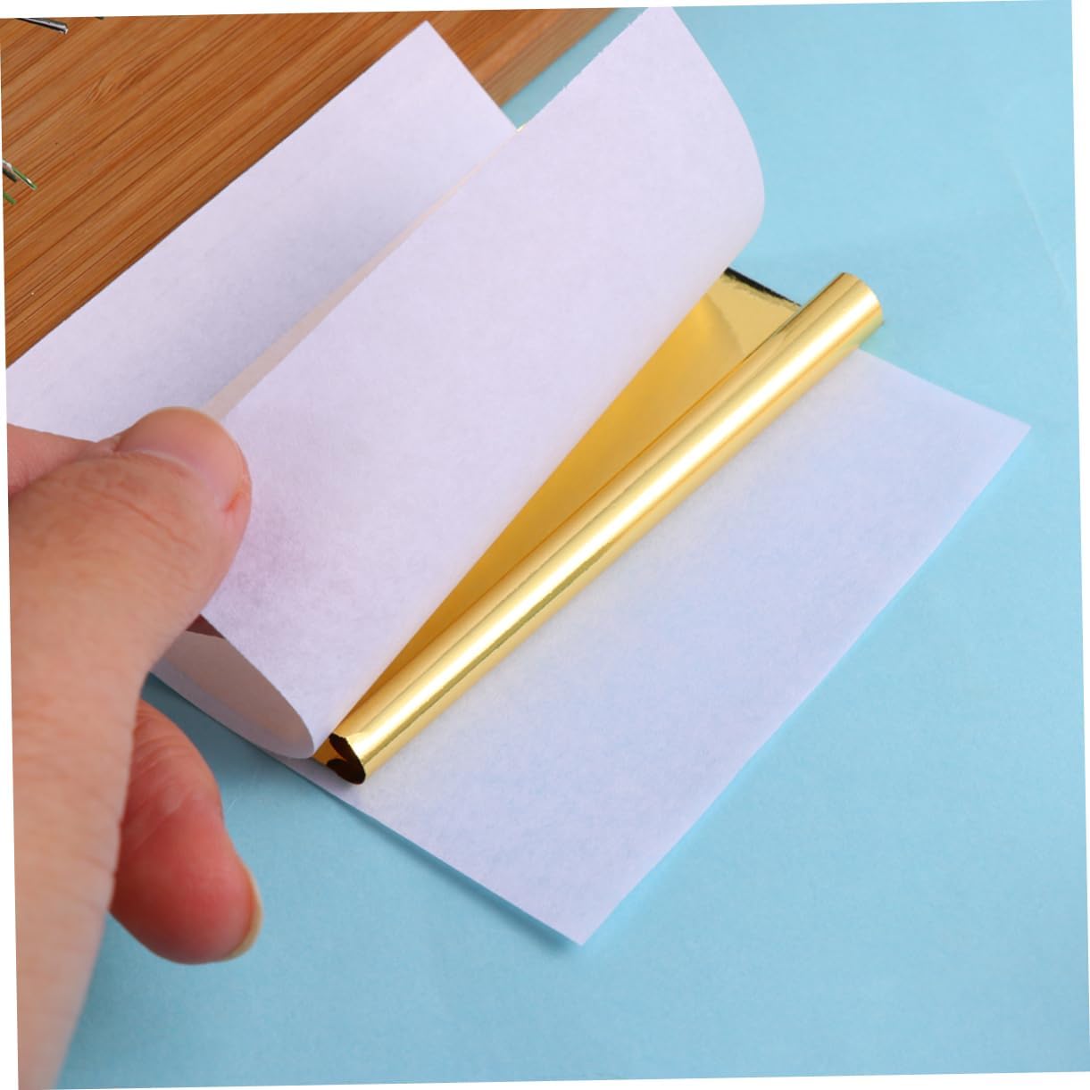 TEHAUX 100sheets Imitation Gold Leaf Foil Paper for Arts Crafts Gilding and Nail Decoration Easy to Use Non-Fading and Material