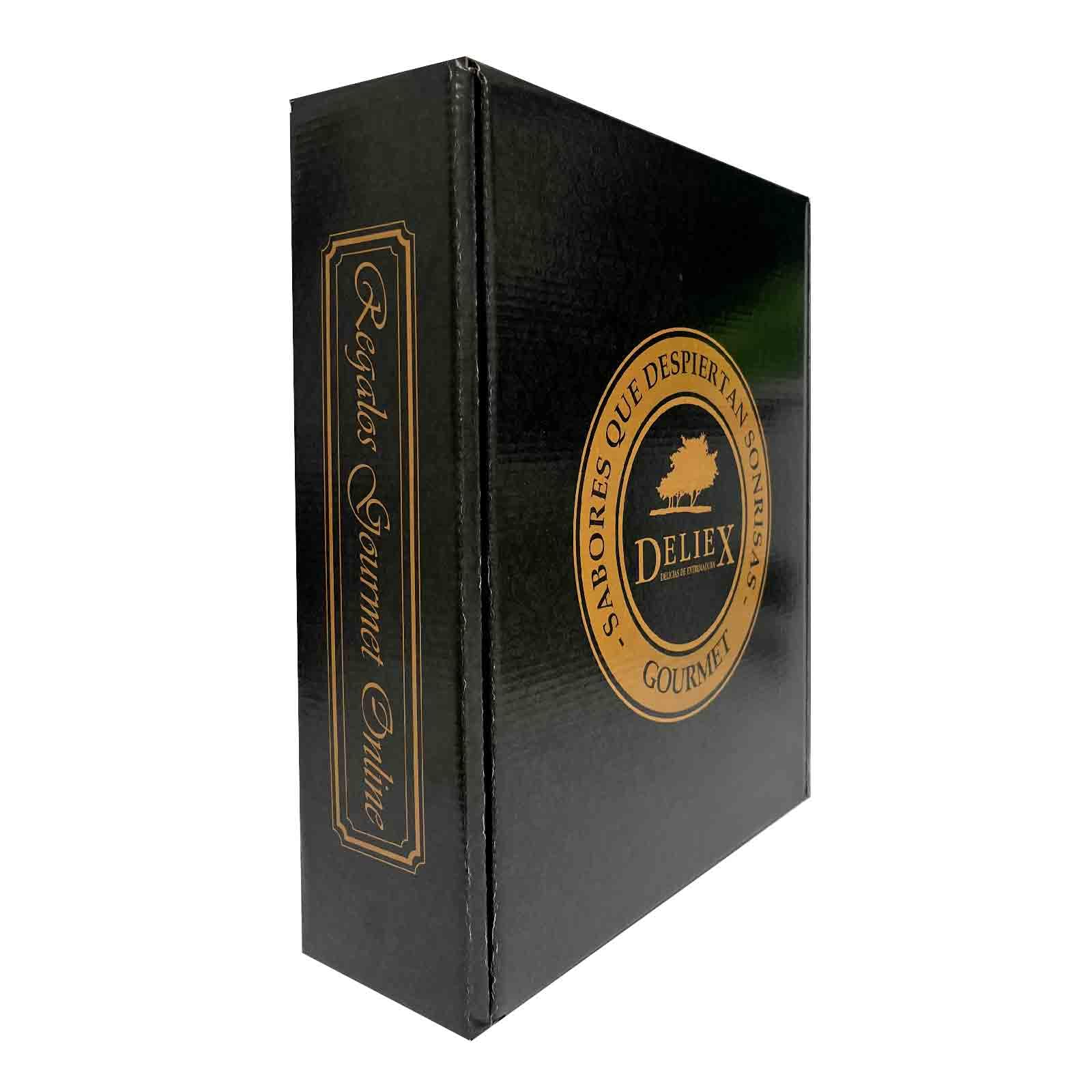 Cesta regalo gourmet con aceite oliva virgen extra, vinagre D.O. Jerez y patés de La Chinata, mermelada natural artesana cereza con cacao y de coco, cremas de queso de la Serena y queso de cabra