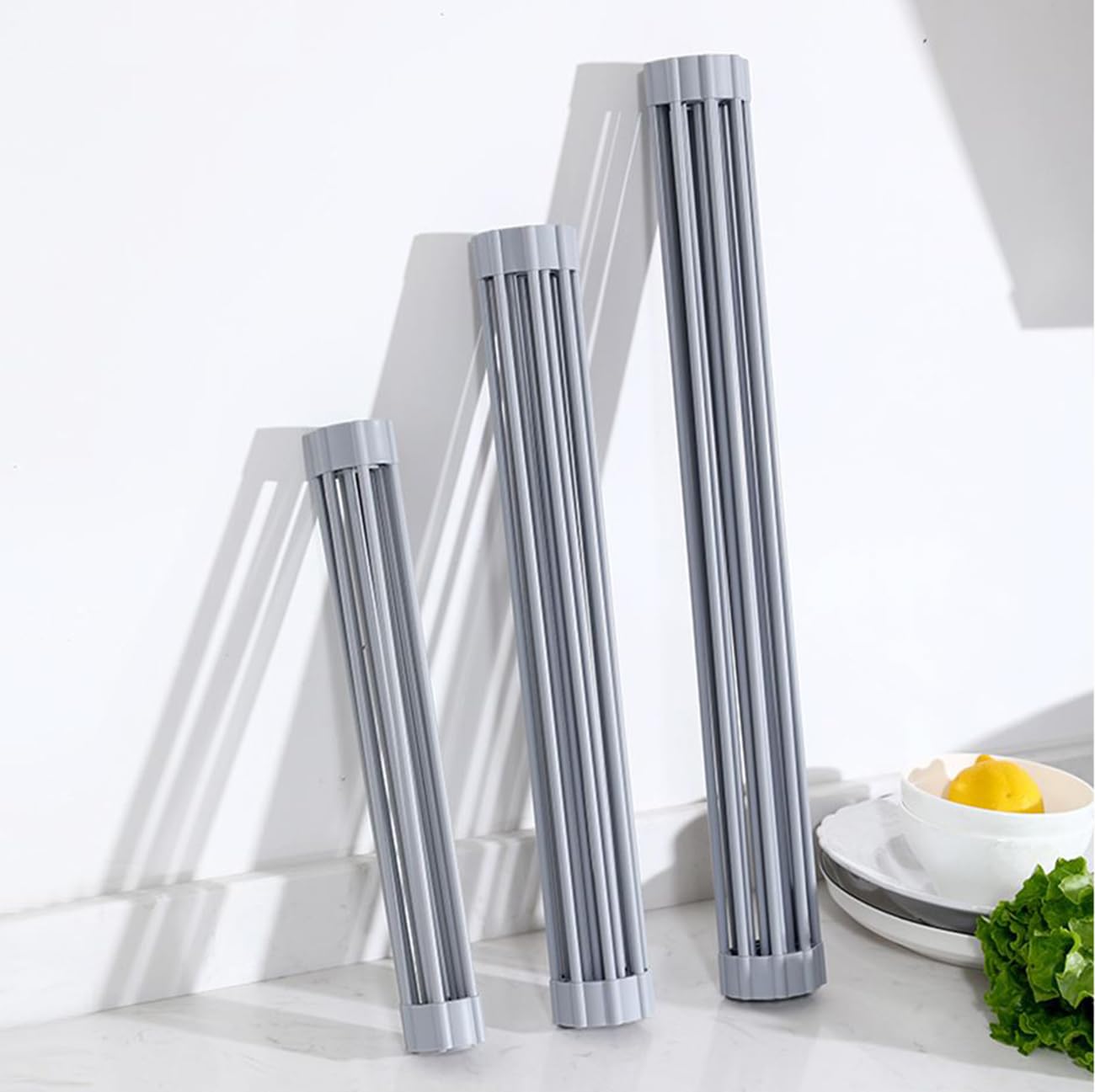 Scolapiatti arrotolabile sopra il lavandino. Scolapiatti pieghevole extra large, completamente in silicone, barra in acciaio inox, resistente al calore, antiscivolo, per bancone della cucina