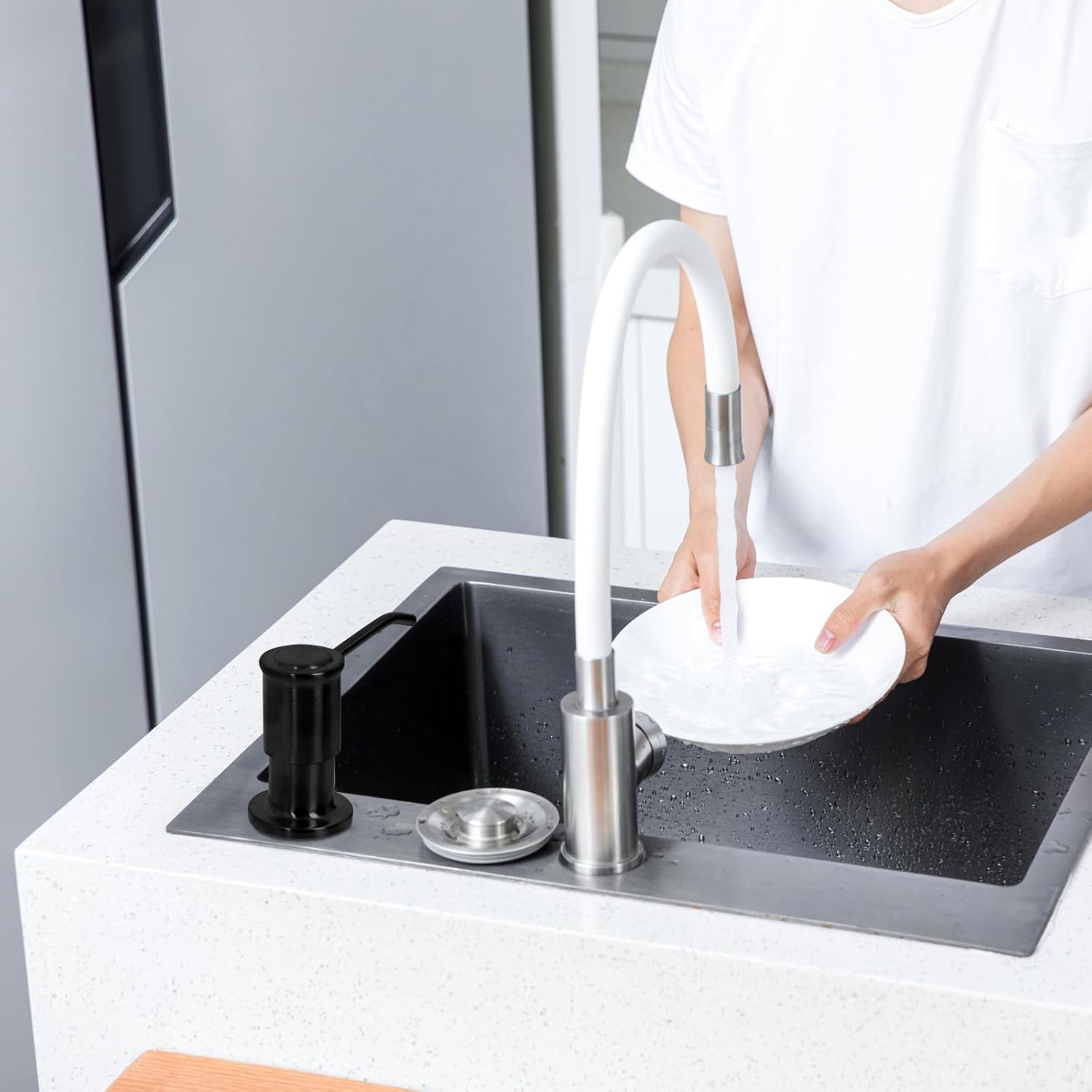 Soap Dispenser for Kitchen Sink, Kitchen Sink SoapDispenser Pump, Refill from The Top, Sink Soap Dispenser with 17OZ Large Liquid Bottle, Black (2 Scrub Sponges)