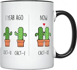 YouNique Designs Caneca de 1 ano de namoro, 325 ml, caneca de café engraçada de aniversário de 1º ano para casais, alça preta