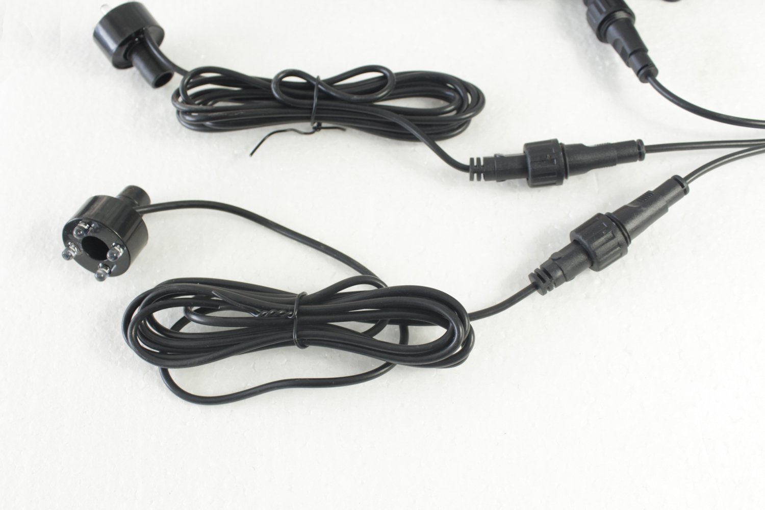 Springbrunnenpumpe mit LED Beleuchtung – Komplett-Set inkl. 3x Quellstein-LED, 3-Wege-Verteiler, ½" Schlauch, 12V Netzteil & 5m Kabel – Ideal für Wasserspiele & Gartenbrunnen (800 L/H, Warm-Weiß)