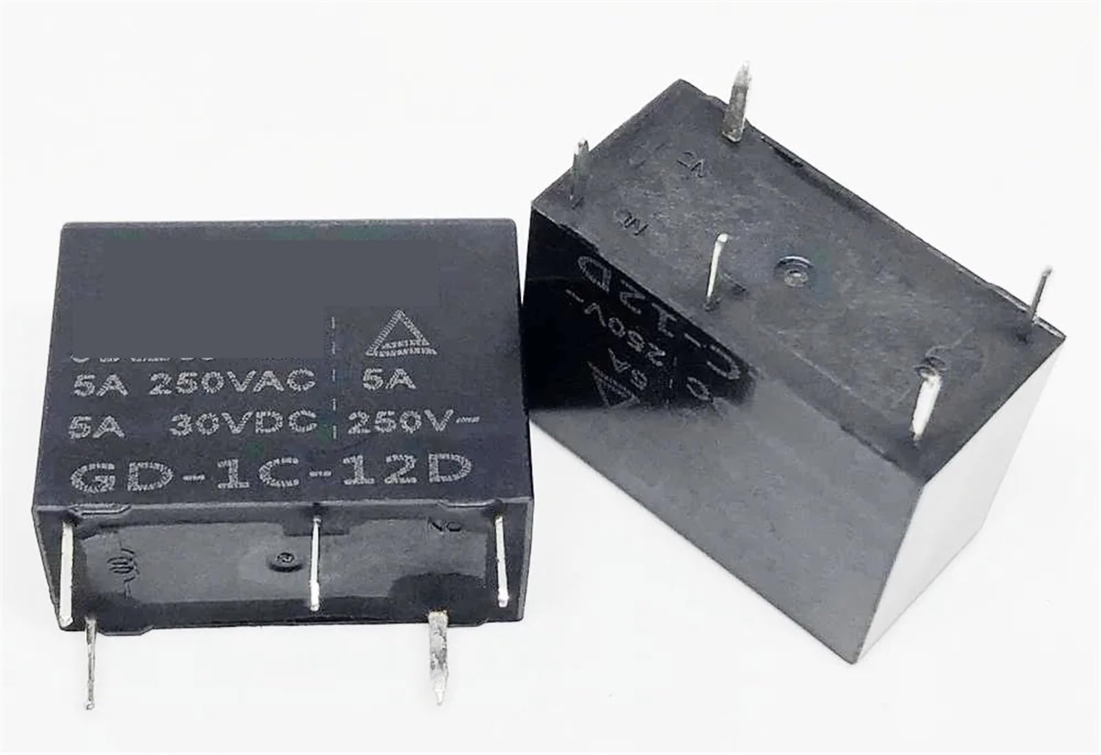 Relais GD-1C-12D pour remplacer un relais 12V 5A defectueux sur PCB