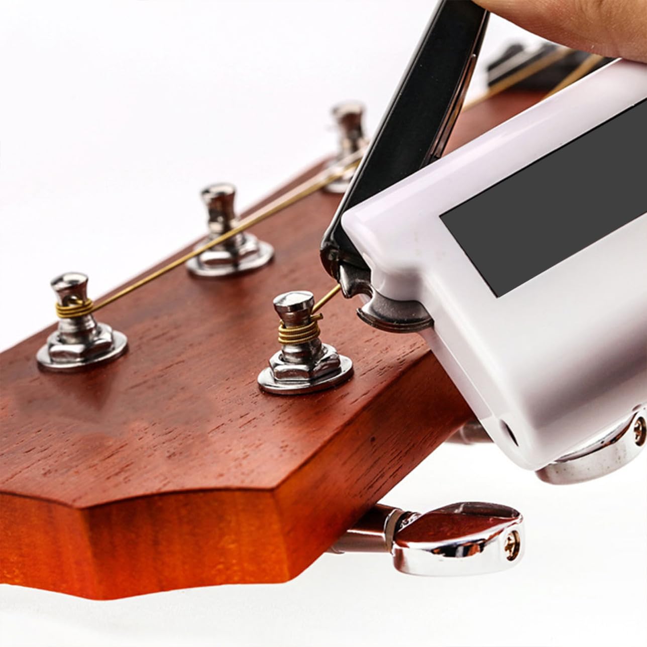 Multifunktionaler Gitarrensaitenaufwickler aus Abs in Weiß für Ukulele und Klassische Gitarre mit Saitenschneider und Stiftzieher
