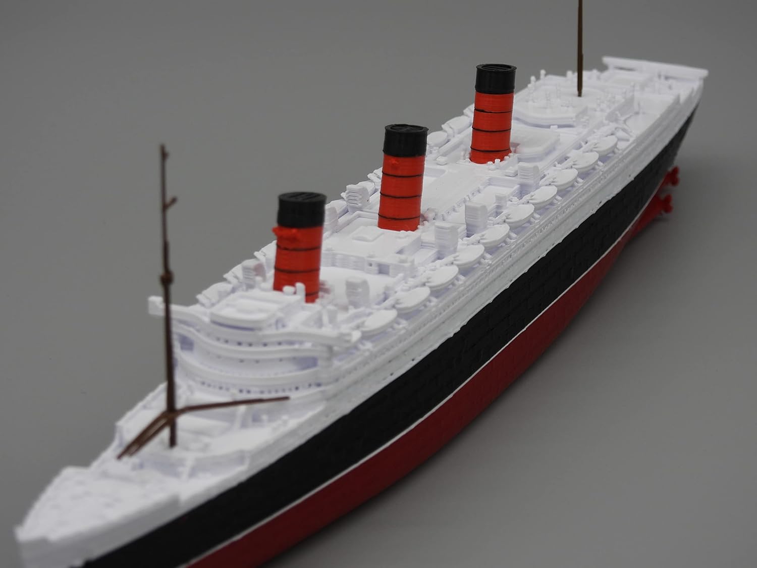 TheRoller3d RMS Queen Mary Model 1 Foot in Length (Model with Stand)