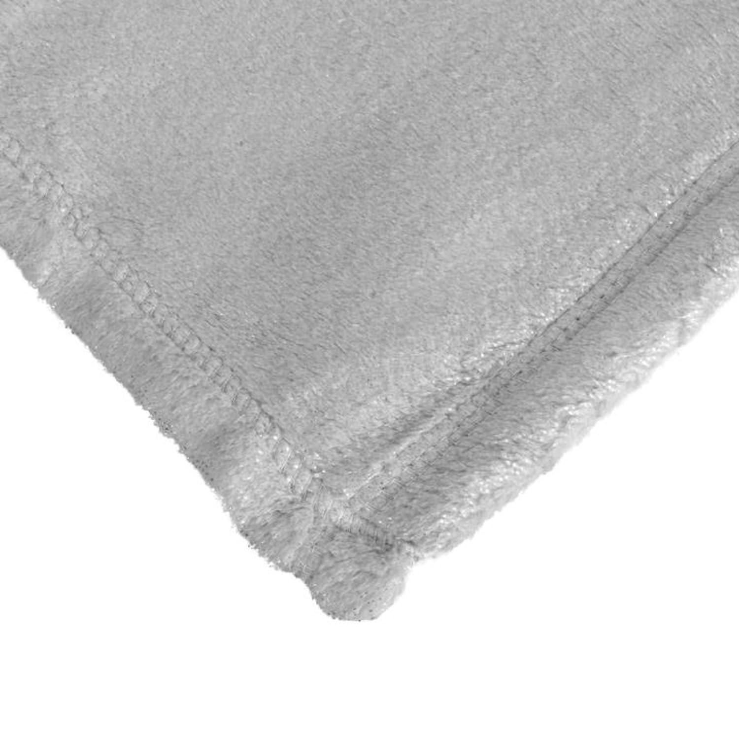 Plaid FLANBERG gris argent pour vos soirées cocooning au salon