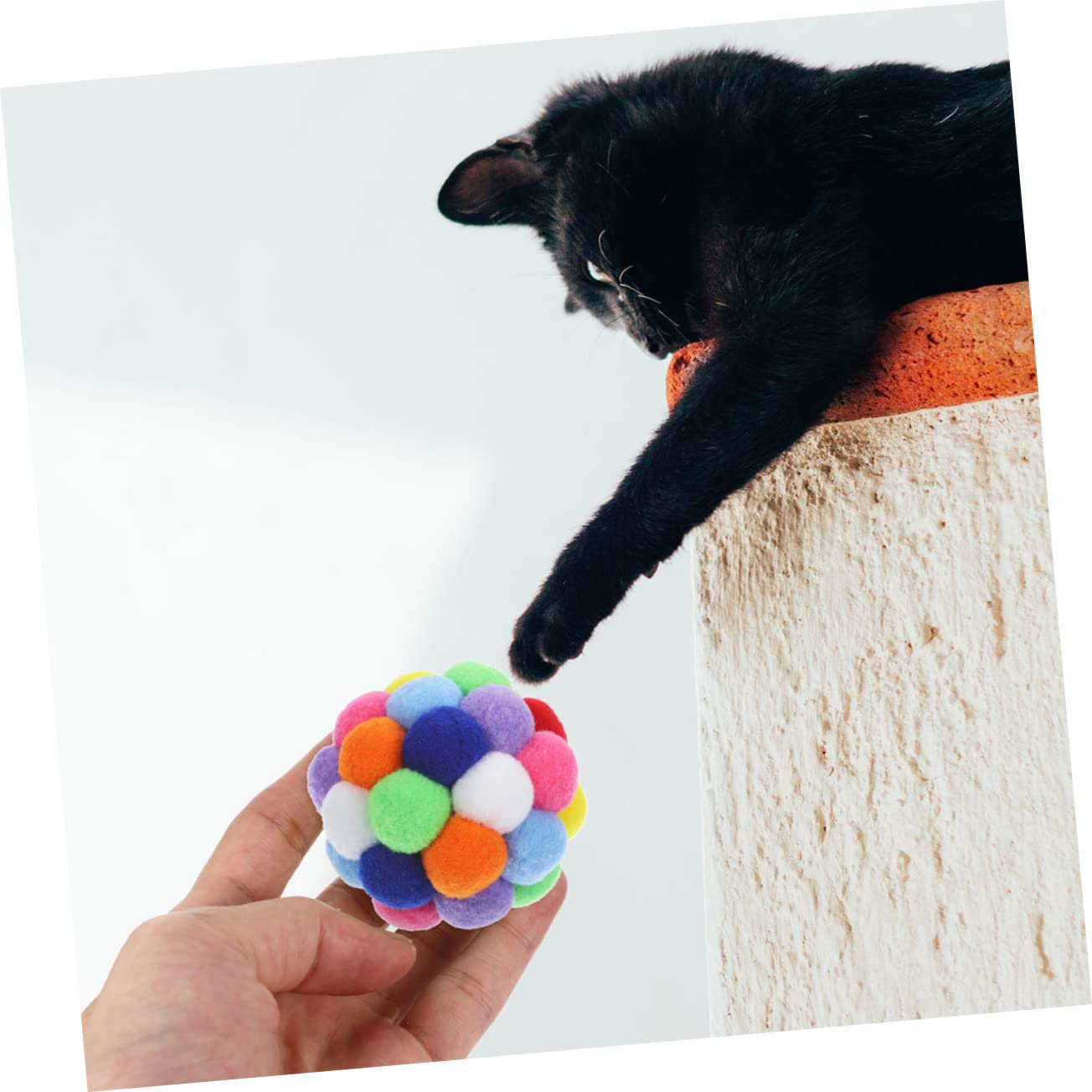 4pcs Balles Jouets pour Chats D'intérieur en Peluche avec Clochettes, Jouets Interactifs pour Chat, Fonction Grattage et Griffade, pour Jeu en Intérieur