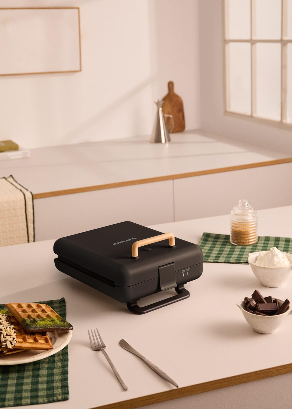 CREATE/STONE STUDIO/Sandwichera grill e waffle quadrupla nero / 3 piastre intercambiabili: Grill, Waffle e Sandwich, antiaderente, apertura 180º, 4 fette, spegnimento automatico, 1600W