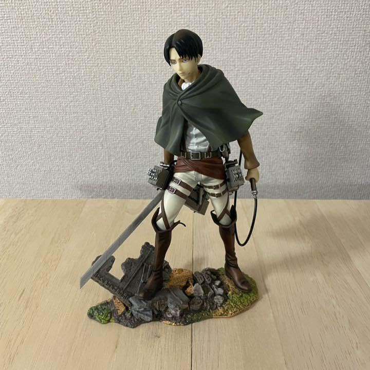 進撃の巨人 リヴァイ フィギュア 座り 箱無し 箱無しリヴァイ