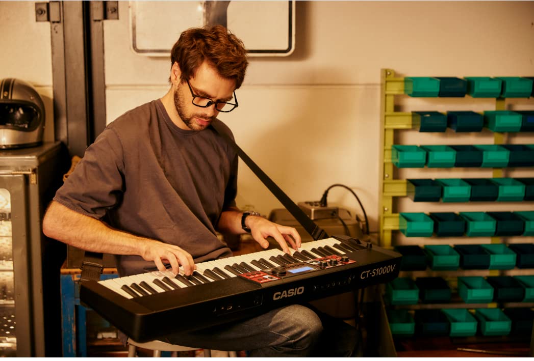 Casio Casiotone CT-S1000V Top Keyboard mit Anschlagdynamik, 900 Sounds & 243 Begleitrhythmen, Bluetooth Mid&Audio und Vocal Synthesis, schwarz rot