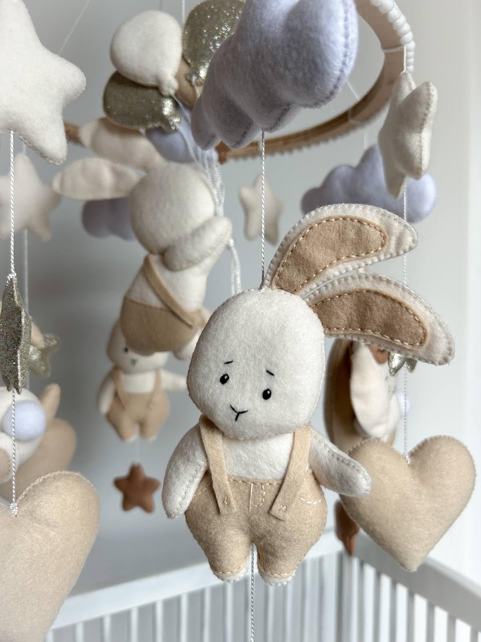Baby mobile Montessori Giostrina lettino per neonato Carillon giostrina musicale in feltro, idea regalo neonato baby shower (Coniglio con palloncini)