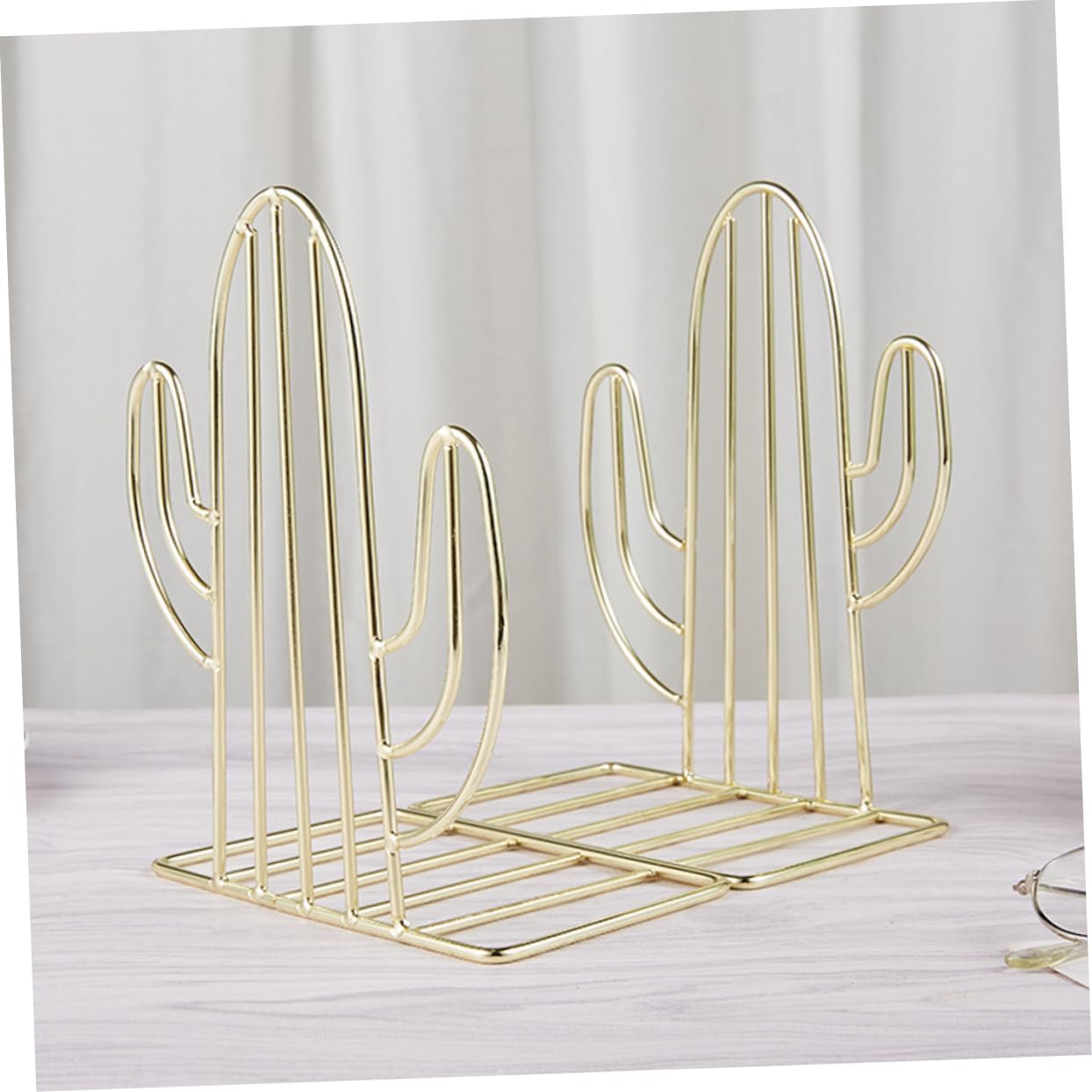 SHINEOFI 1pair Cactus-Shaped Metal Bookends for Home Office Creative Book Organizer Unique Design Decorative Book Stoppers for Shelves and Desks