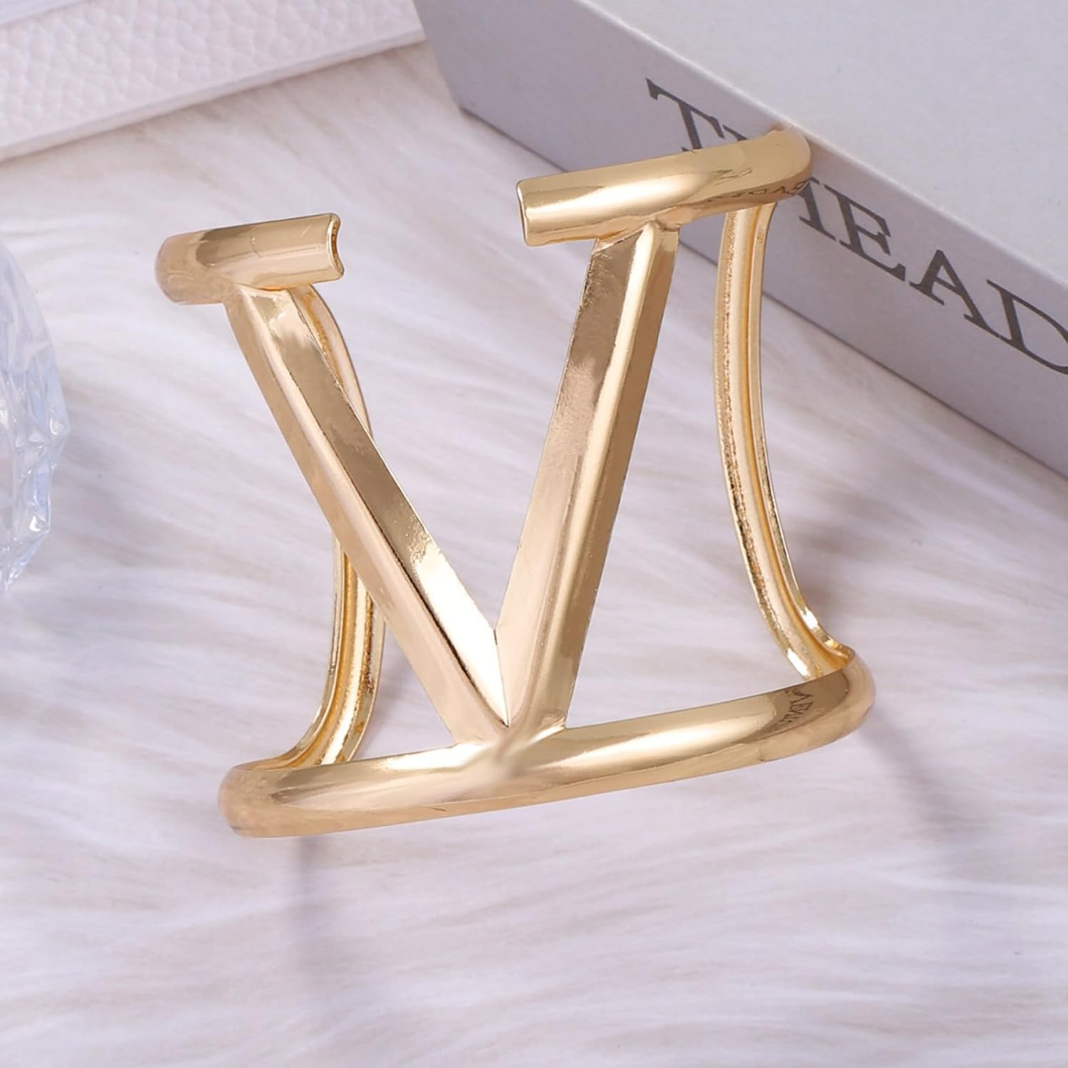 Exaggerate Metal Lines V Cuff Bracelets for Women Gold/Silver Hollow Out Bangle Punk Vintage Jewelry Gift