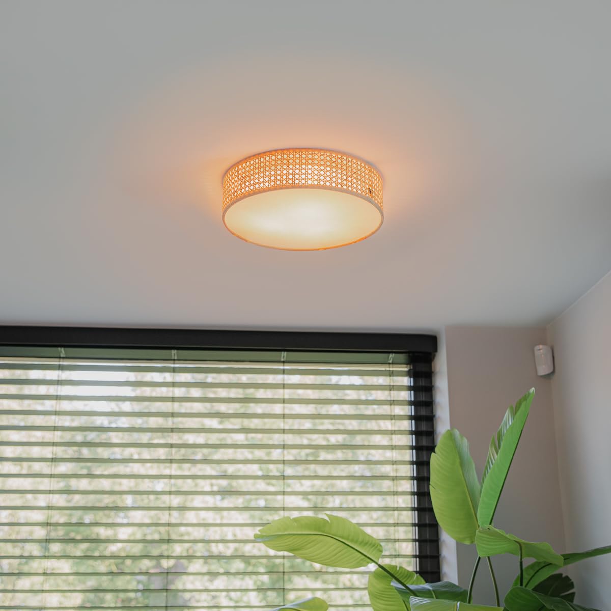 Oosterse plafondlamp zwart met naturel bamboe 30 cm - Pua Oosterse plafondlamp zwart met naturel bamboe 30 cm - Pua