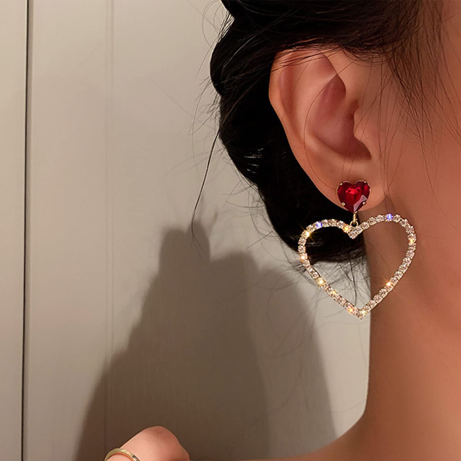 Orecchini Pendenti Gotici A Cuore Con Filo Spinato E Strass Rossi Rubino - Gioielli Punk Per Donna
