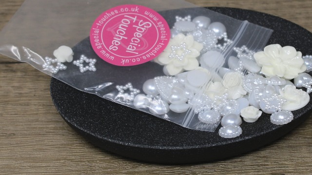 Special Touches - 80 Decorazioni in Resina con Retro Piatto, Stile