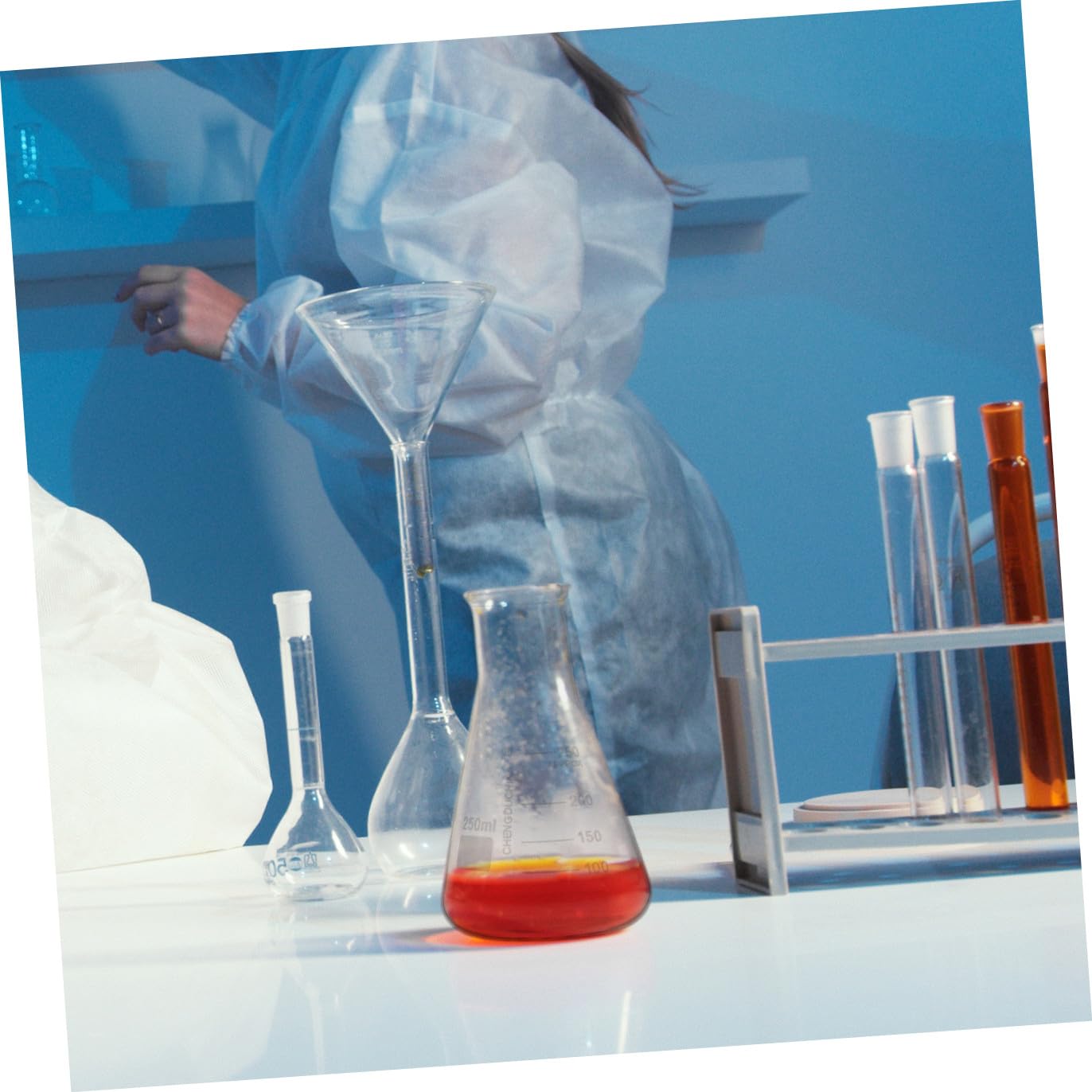 KOMBIUDA Wissenschaftliches Laborbecher Satz aus Glas mit Messzylinder 100ml und Erlenmeyerkolben 250ml für Genaue Messungen im Labor und Experimentelle Projekte
