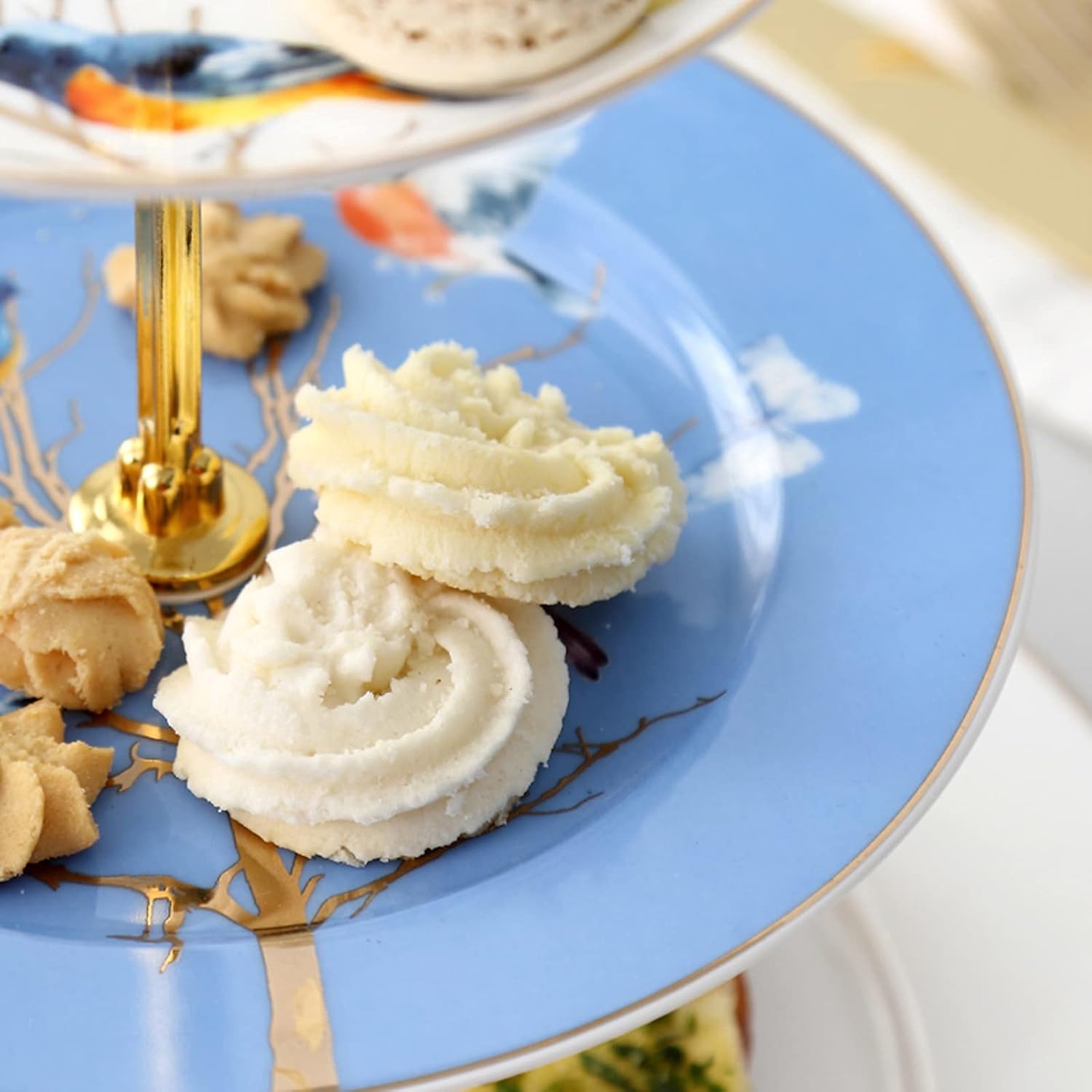Cake Stand 2-Tier Cake Stand Ceramic Dessert Table with Metal Handle Multi-Purpose Cupcake Display Stand for Tea Party Wedding and Birthday Cupcake Stand