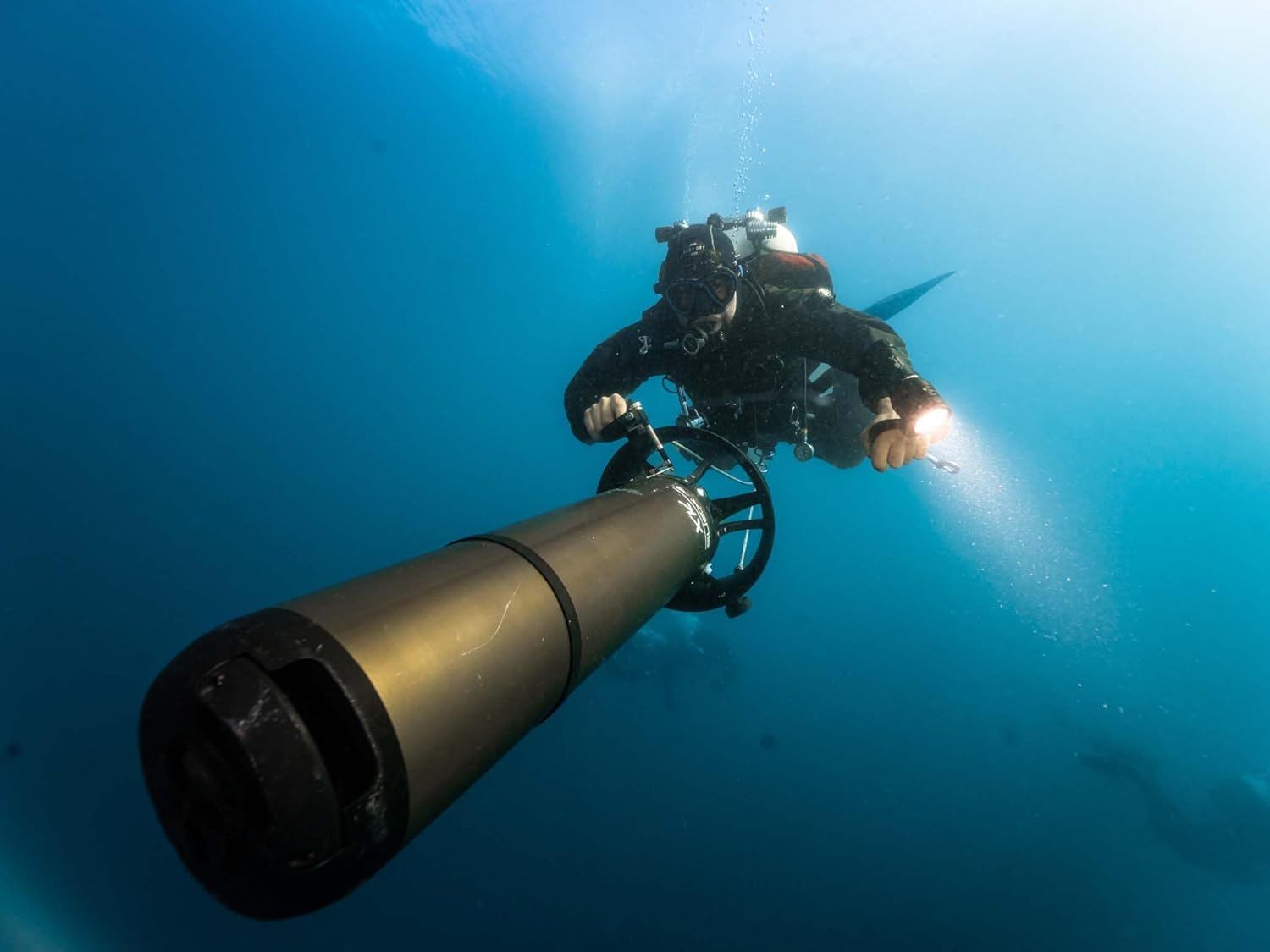 Wurkkos DL46 Dive Light, 20000 Lumen Scuba Diving Flashlight, Type C Rechargeable, 6* XHP50 LED 3 Modes Super Bright Underwater Light Waterproof Dive Torch, for Divers Diving