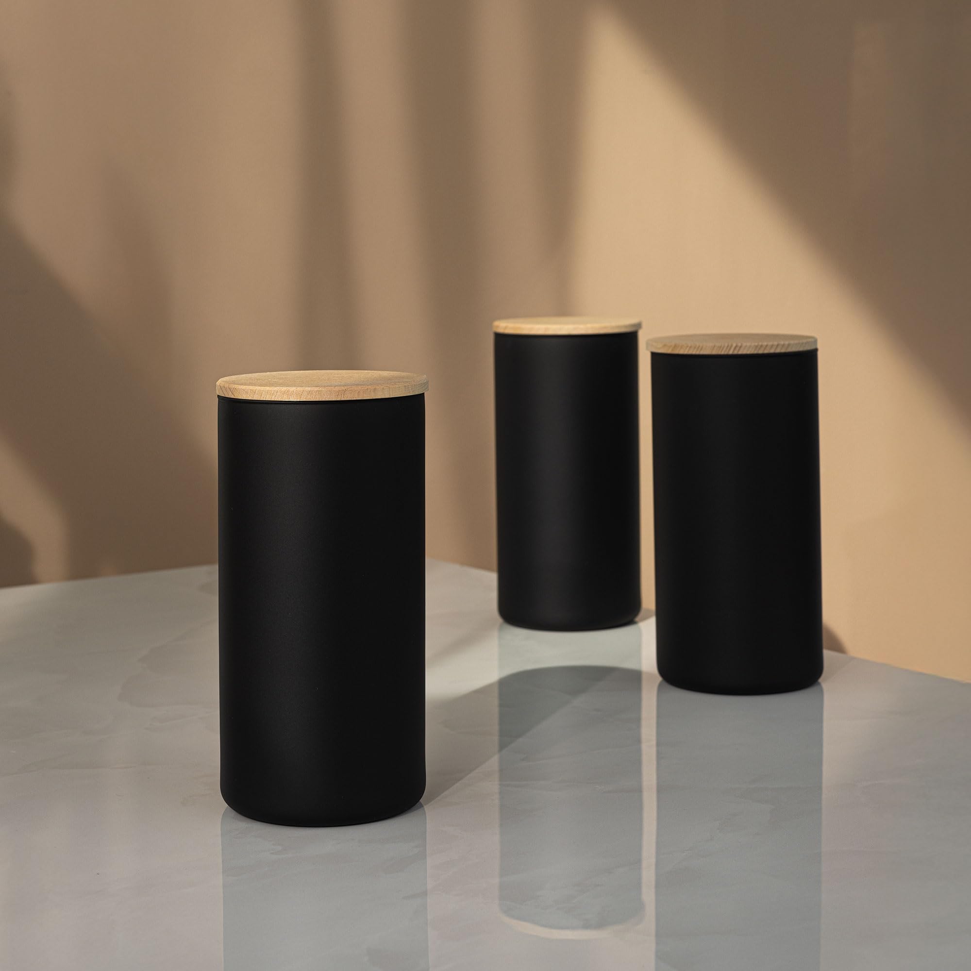 TREND FOR HOME 6 Schwarze Vorratsdosen Glas mit Deckel aus Holz Luftdicht 1385 ml/46.8oz Glasbehälter Vorratsgläser Set Tee Müsli Aufbewahrung Kaffeebohnen Behälter Gewürzgläser Eco Storage