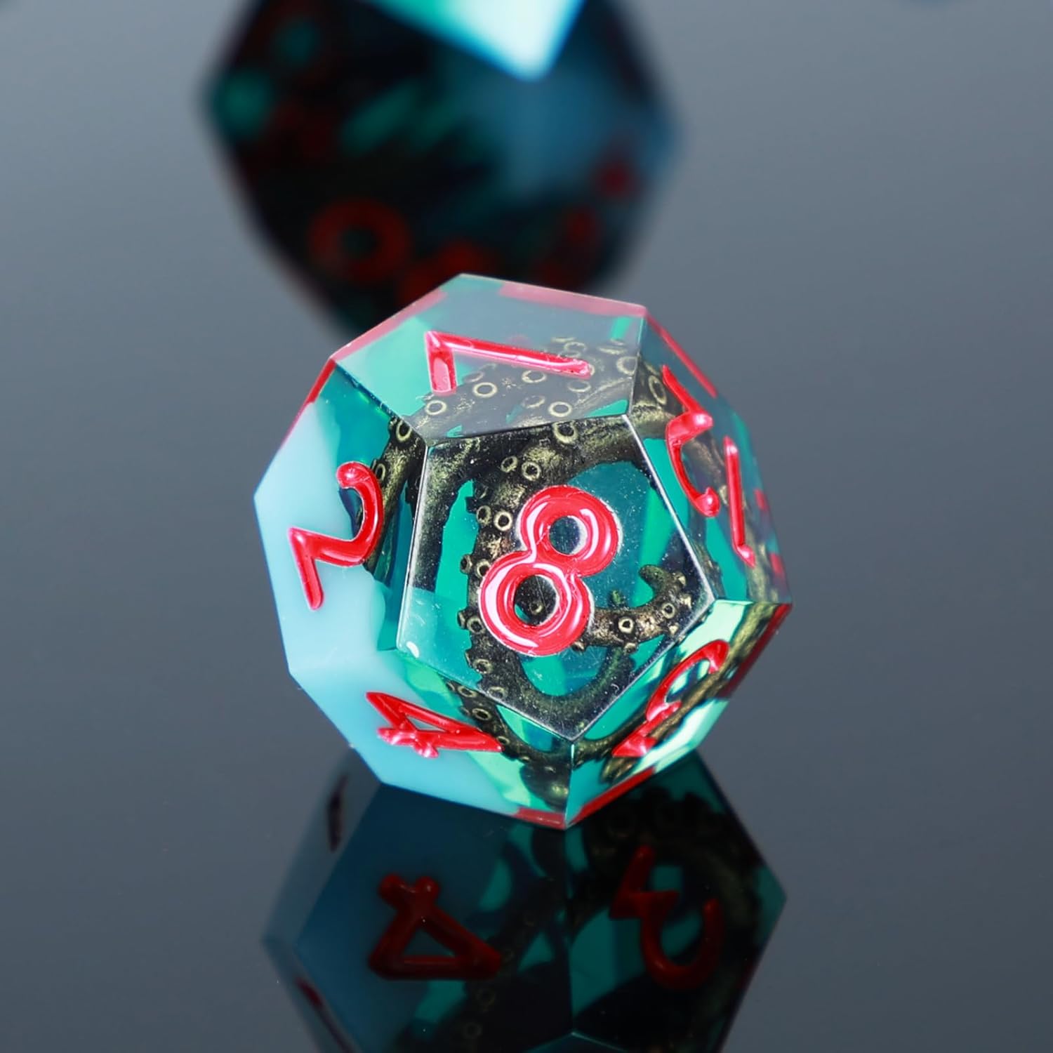 Polyhedral Metal and Resin Dice Set, 7 Pieces D&D RPG Dice with Box, Sharp Edge Octopus Tentacle Design, Fantasy Theme, for Tabletop Gamers, 14 Years and Up (White and Green)