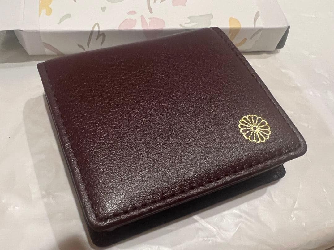 Amazon.co.jp: 日本皇室御用達黒本革小銭入れ 財布 皇室紋章入り