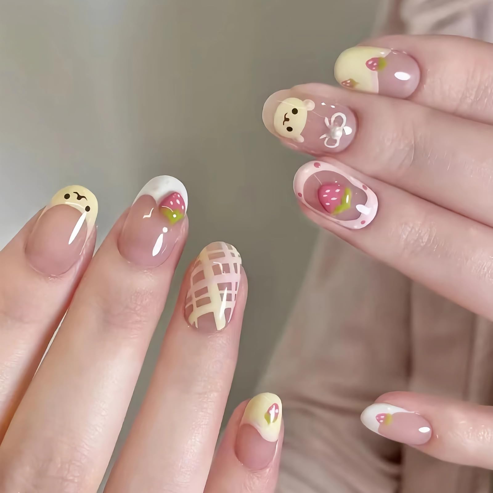 BABALAL Künstliche Fingernägel, oval, Acryl, Gelb und Rosa, mit Klebstoff, Motiv Bär und Erdbeere, 30 Stück, rund, vollständige Abdeckung, für Frauen, Mädchen und Kinder, Set mit Spitze