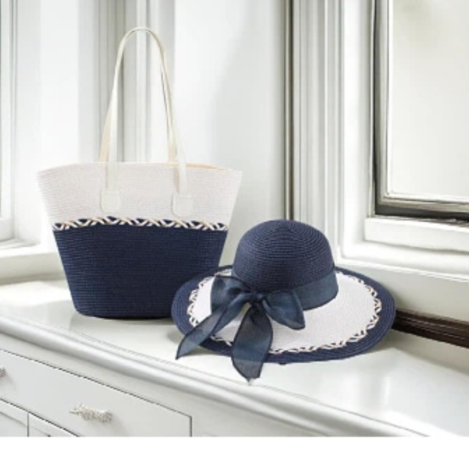 Set Borsa Da Spiaggia In Paglia Intrecciata E Cappello Sole Tesa | Capiente borsa intrecciata con spallacci doppi, set coordinato ideale per spiaggia e viaggi all'aperto