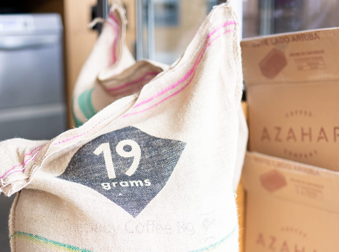 Indien Little Flower Espresso | 1 kg całe ziarna | sprawiedliwe i zrównoważone | świeżo palone | 100% ziarna kawy Arabica | specialty coffee | 19grams Kawa palona