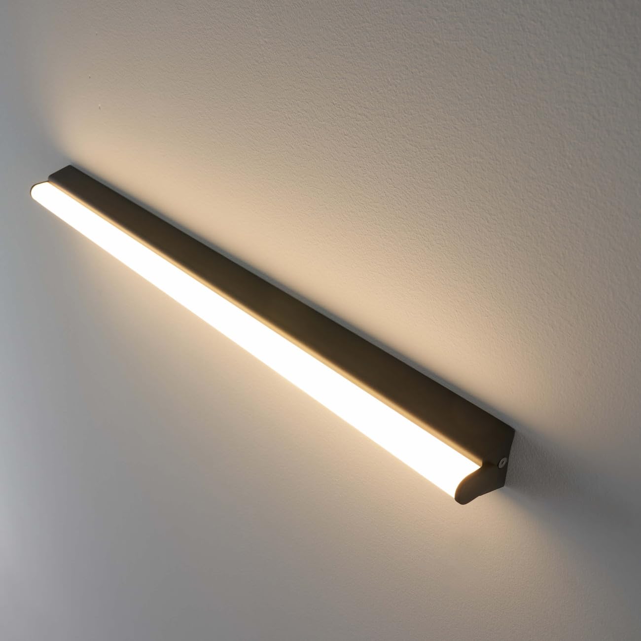 KOSILUM - Longue applique style réglette ultramoderne IP44 60 cm- Wani - Lumière Blanc Chaud Eclairage Salon Chambre Cuisine Couloir - - 2985 lm - LED intégrée - IP44