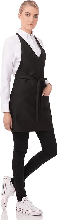 شيف يعمل مريلة سهرة على شكل حرف V