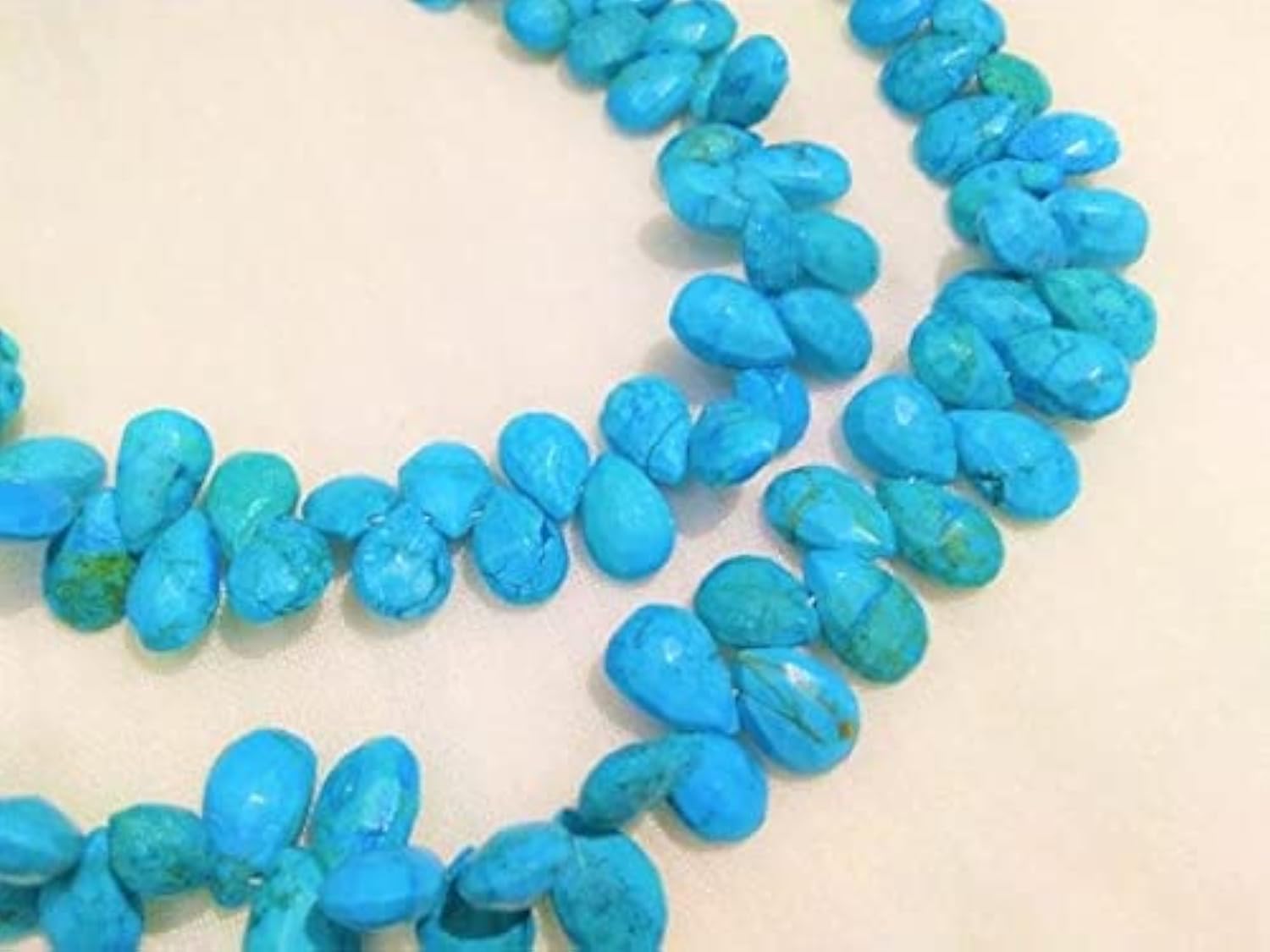 Perles turquoise naturelle LKBEADS de forme poire pour créer vos bijoux bohèmes d'été