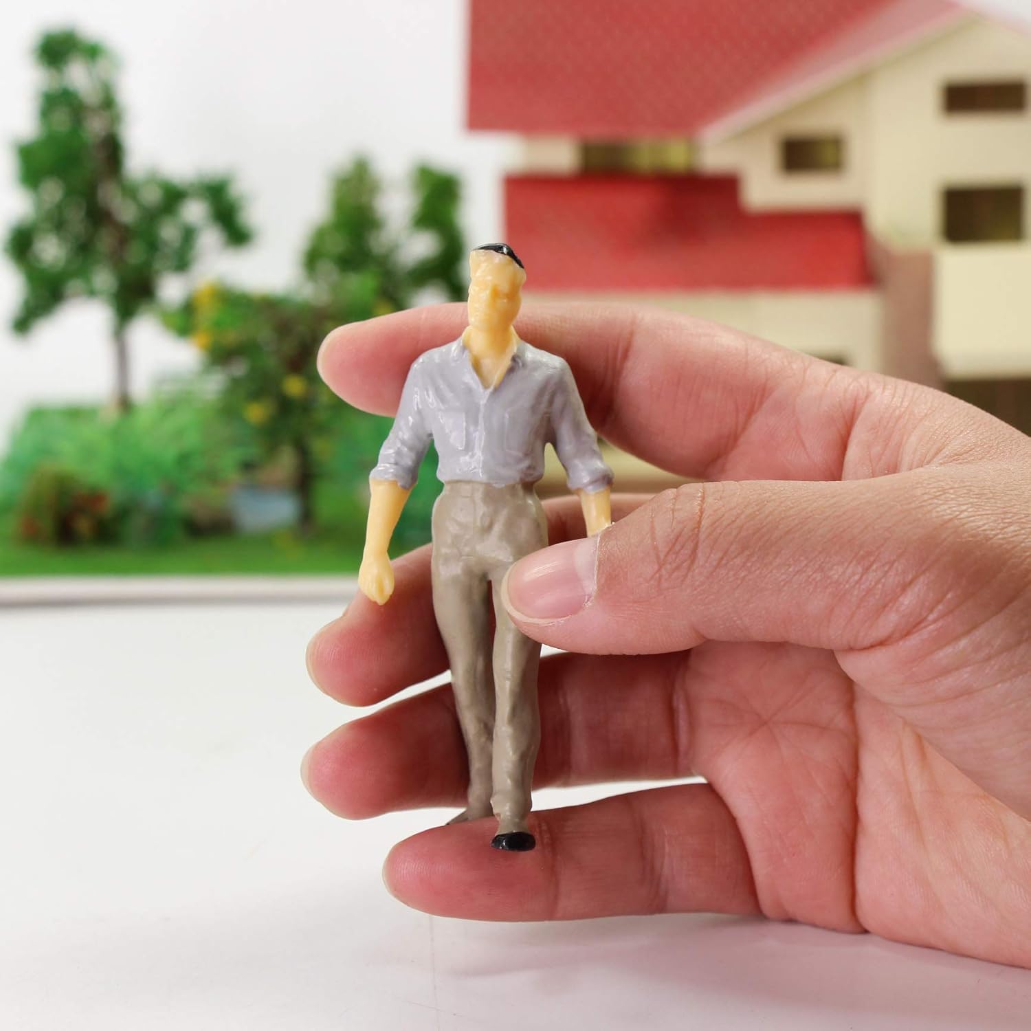 VICDUEKG 14 Pezzi Miniatura Figure in Pose Varie Figure Dipinte per Modellismo Scala 1:25 Persone in Piedi e Sedute Figure in Miniatura per Modello di Architettura Piccole Persone in Miniatura