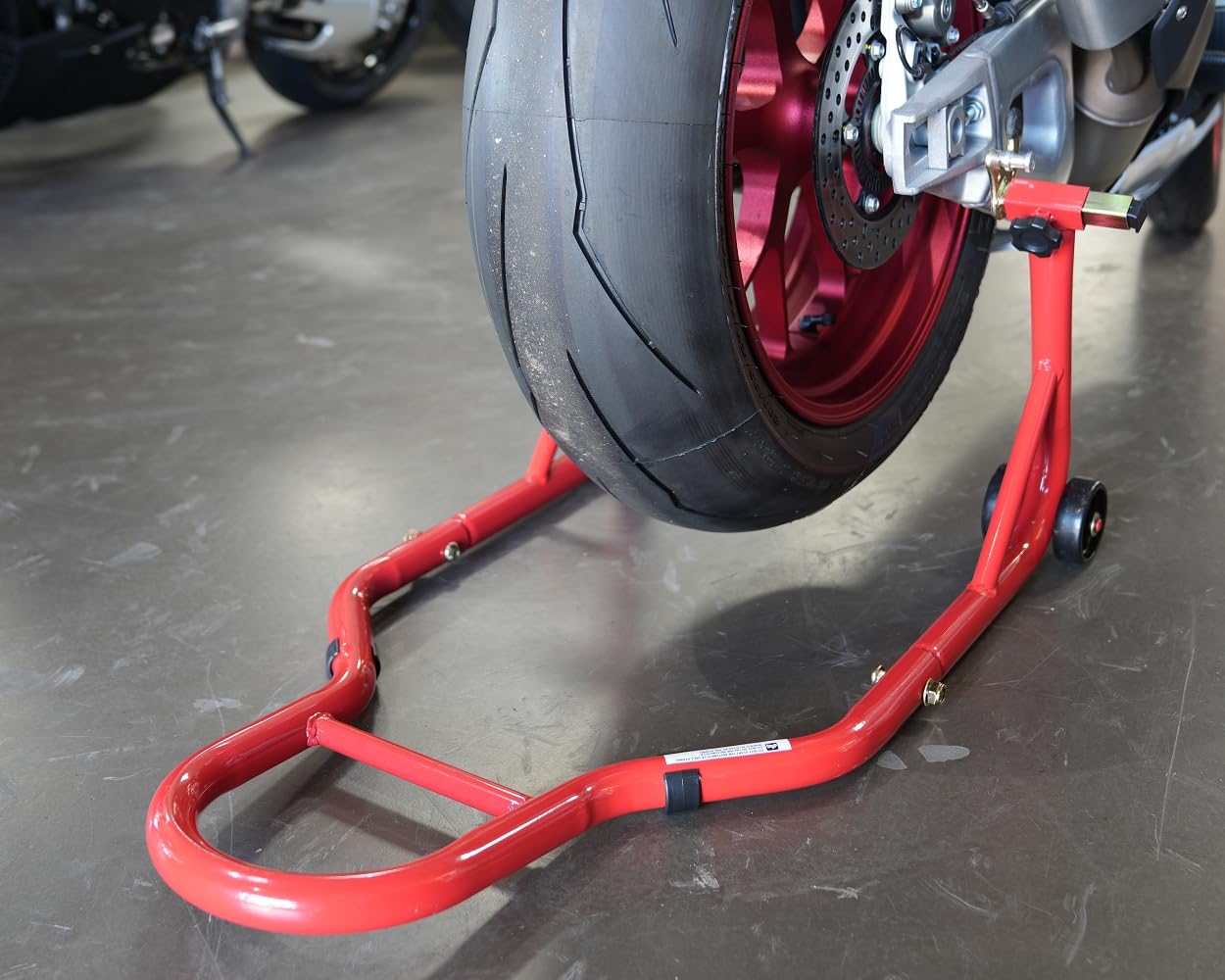 Caballete montaje moto – elevador delantero/trasero tipo U – ajustable 24–36 cm – hasta 450 kg – rojo – con ruedas