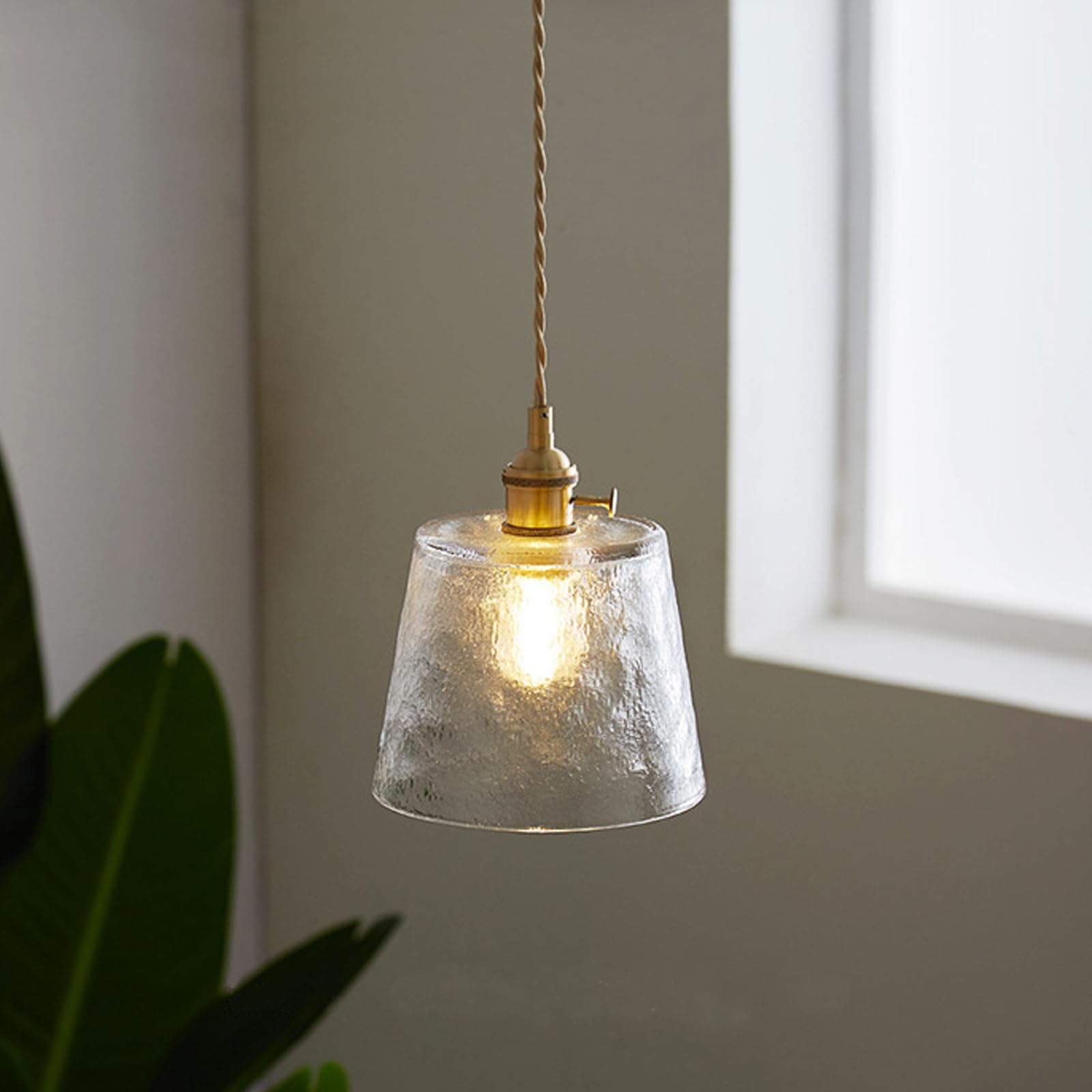 Chrasy Lampada a Sospensione Regolabile Vetro Trasparente E27 Cavo 150 cm | Portalampada in Ottone, Luce Diretta Verso il Basso, Formato Ridotto per Piccoli Ambienti, Cucina Sala da Pranzo e Bar e Casa