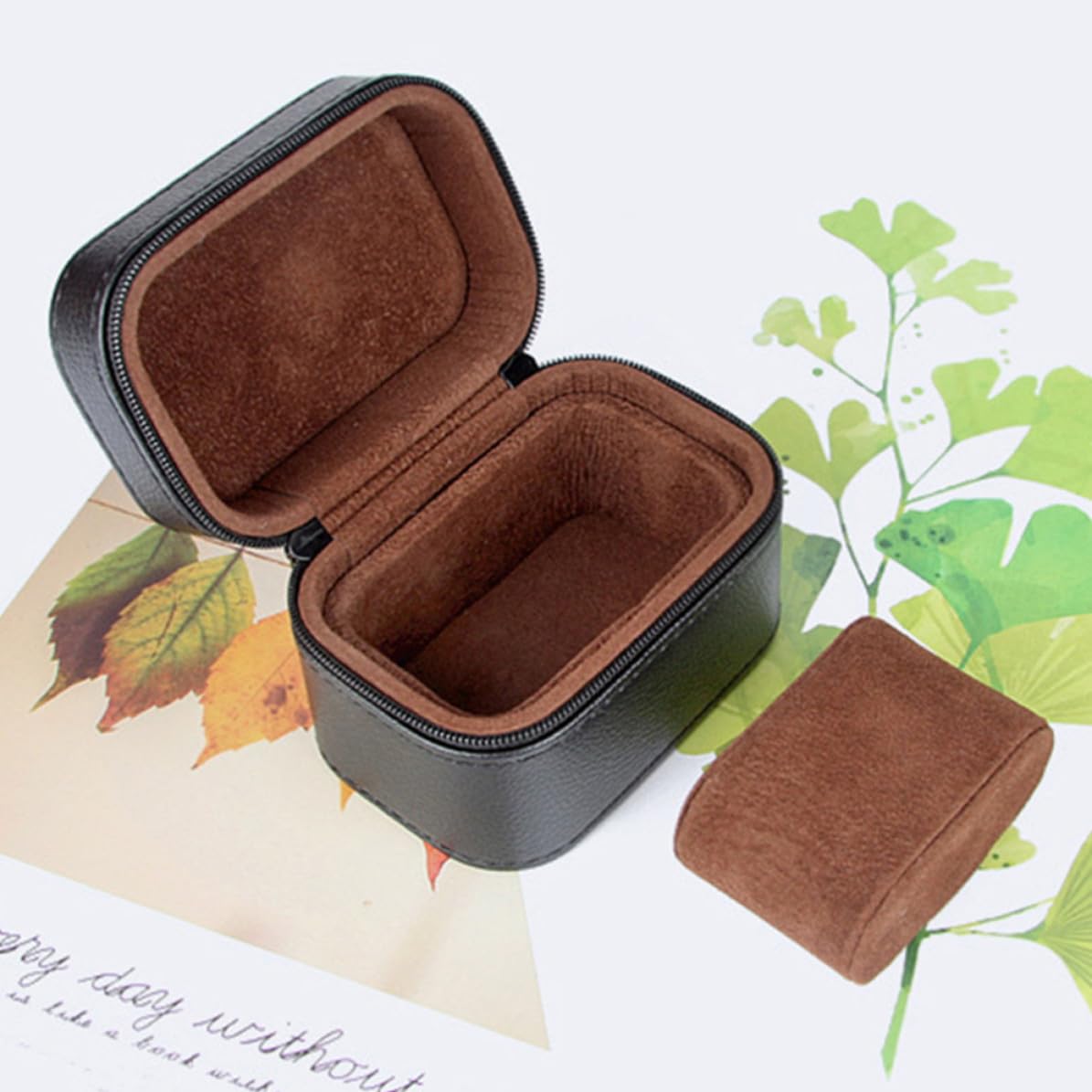 Schwarze Leder Uhrenbox mit Flanell, Eleganter Behälter für Sammlerstücke | Schutz und Aufbewahrung, Kompaktes Format, Praktischer Reißverschluss