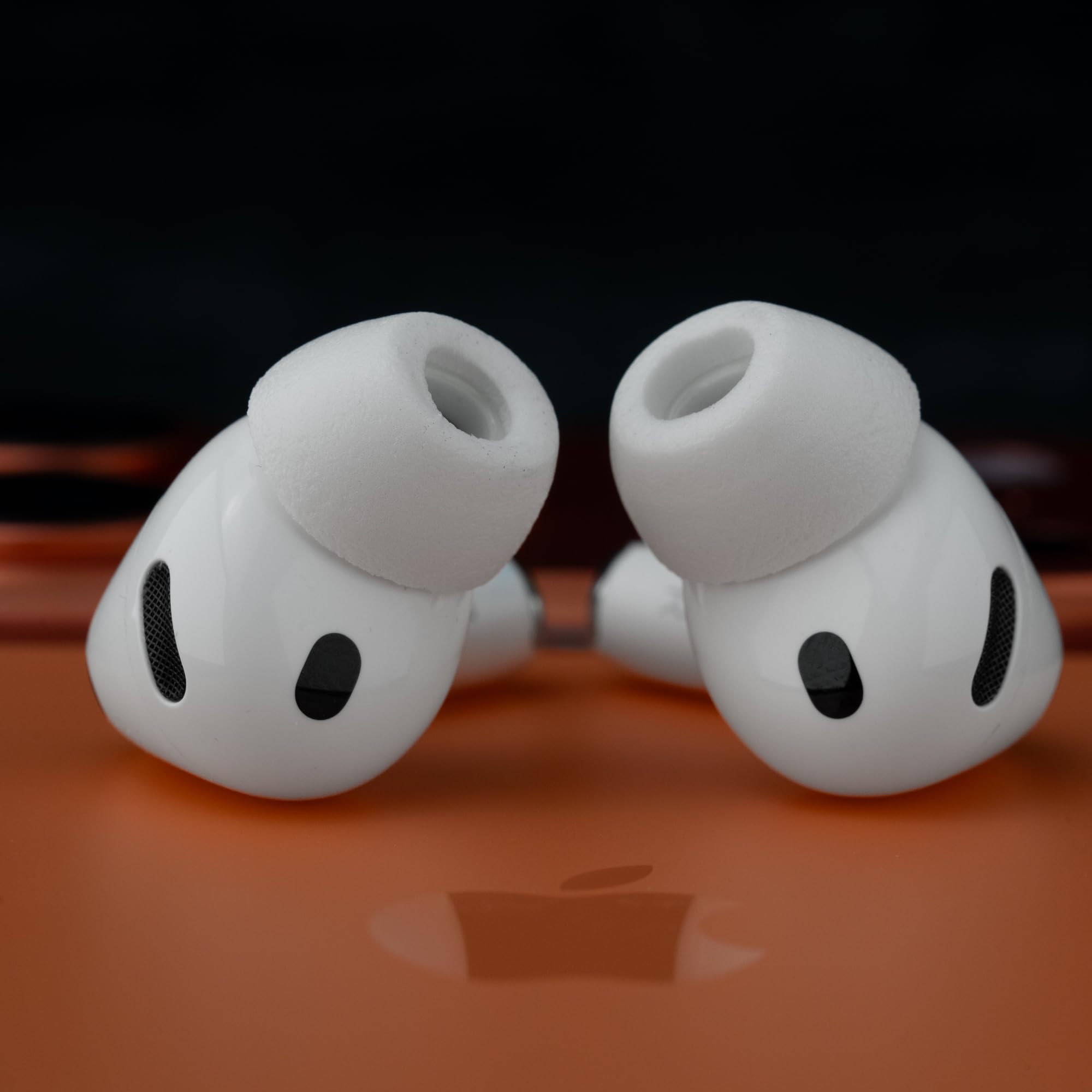 Comply TrueGrip Max | Embouts de Remplacement en Mousse à mémoire de Forme Haut de Gamme pour Apple AirPods Pro 3 | Technologie SmartSkin™ | Excellente Isolation phonique | Blanc, S/M/L, 3 Paires
