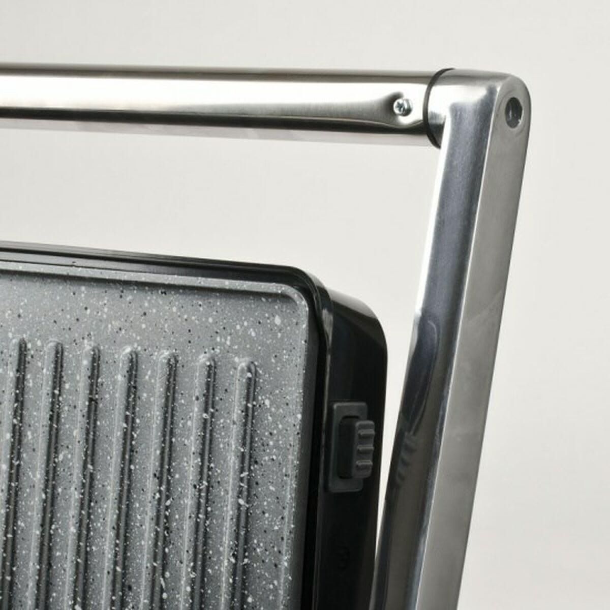 Girmi BS41 Bistecchiera, 2000W, Acciaio INOX, Rivestimento Antiaderente, Piastre Staccabili, Nero/Argento