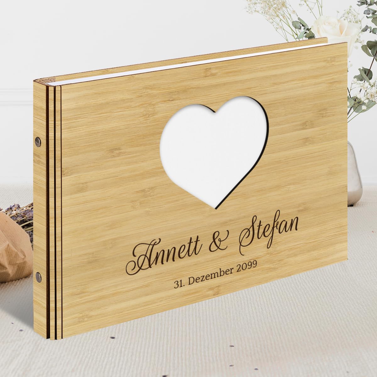 Personalisiertes Hochzeit Gästebuch echtes Holz lasergeschnitten DIN A4 Hochzeitsbuch mit Lasergravur - Herz - mit 72 Blatt / 144 Seiten Naturpapier Weiß