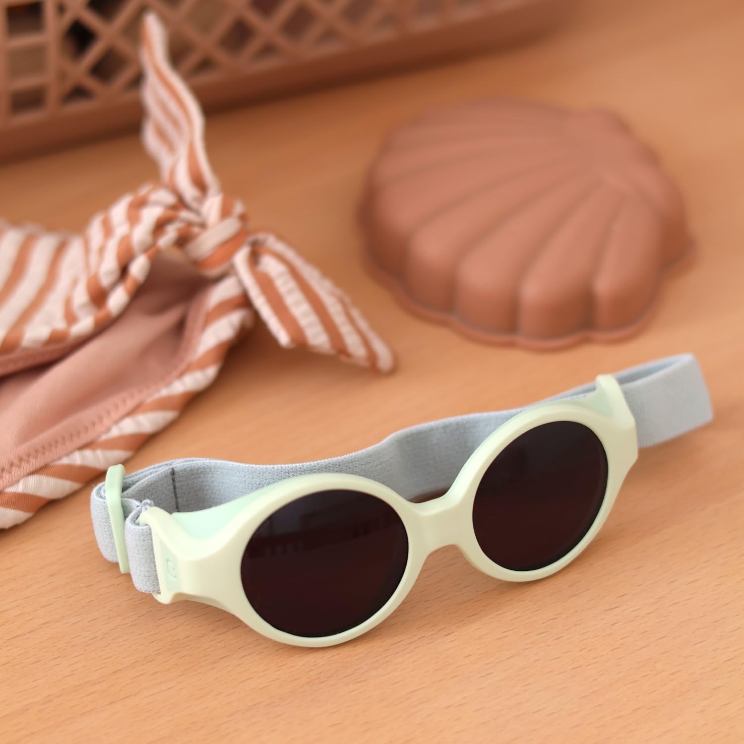 Béaba, Lunettes de soleil pour bébé 0-9 mois, Protection 100% UV - CAT 4, Protection Latérale, Confort Optimal, Bandeau élastique ajustable, Collection Glee, Menthe