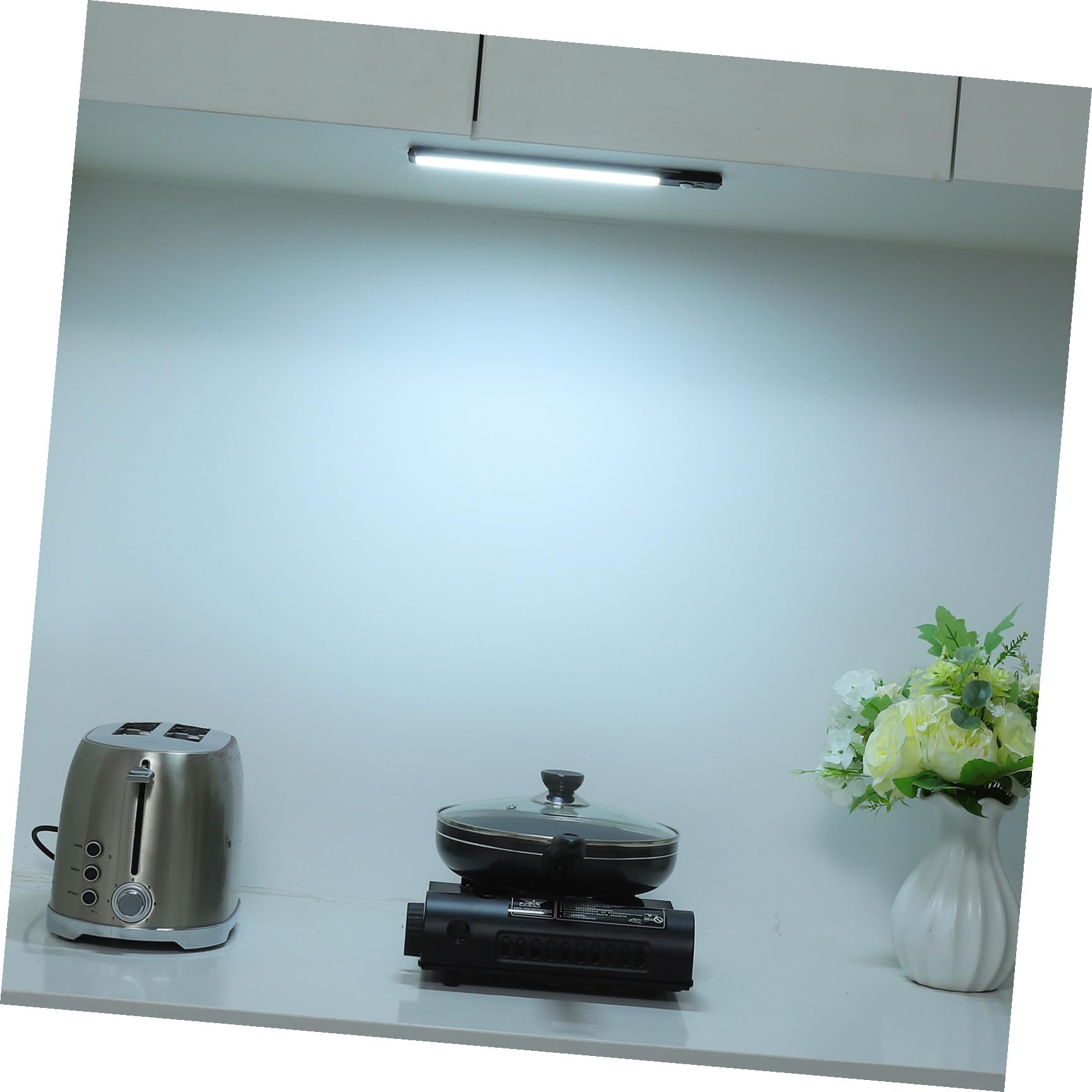 ULTECHNOVO Confezione da 4 Luci Led con Sensore di Movimento per Sottopensili da Cucina, Strisce Luminose a Induzione Led Nere per Corridoi, Scale E Porte.