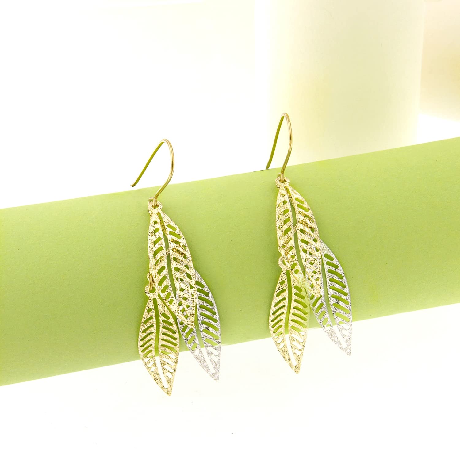 Pendientes de Oro Blanco y Amarillo de 9 Quilates - Diseño de Hojas