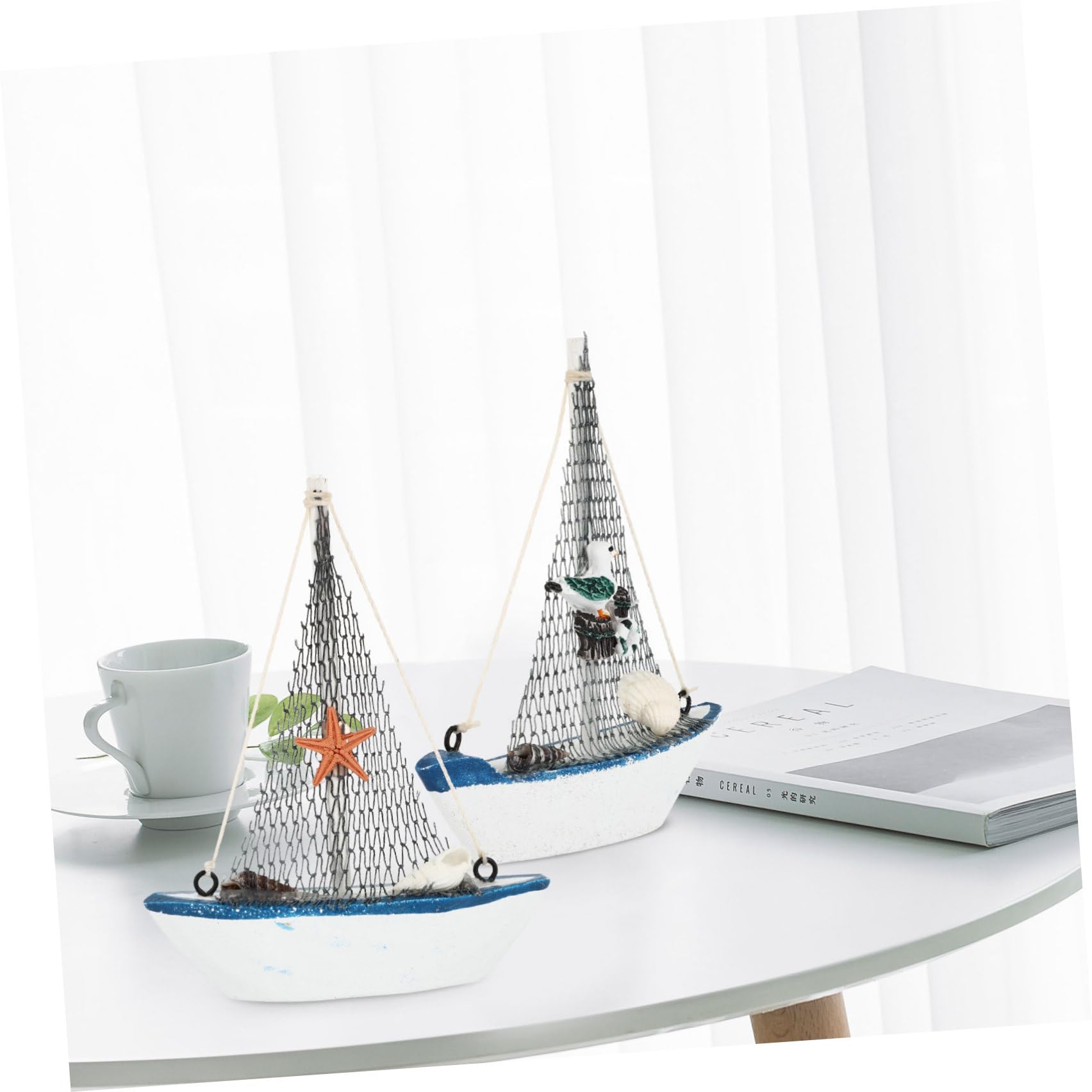 Mikikit 4 Pezzi Modellino Barchetta a Vela in Resina per Decorazione Marina Contemporanea e Artistica, Ornamento per Decorazioni da Festa a Tema Mare e Casa Stili multipli