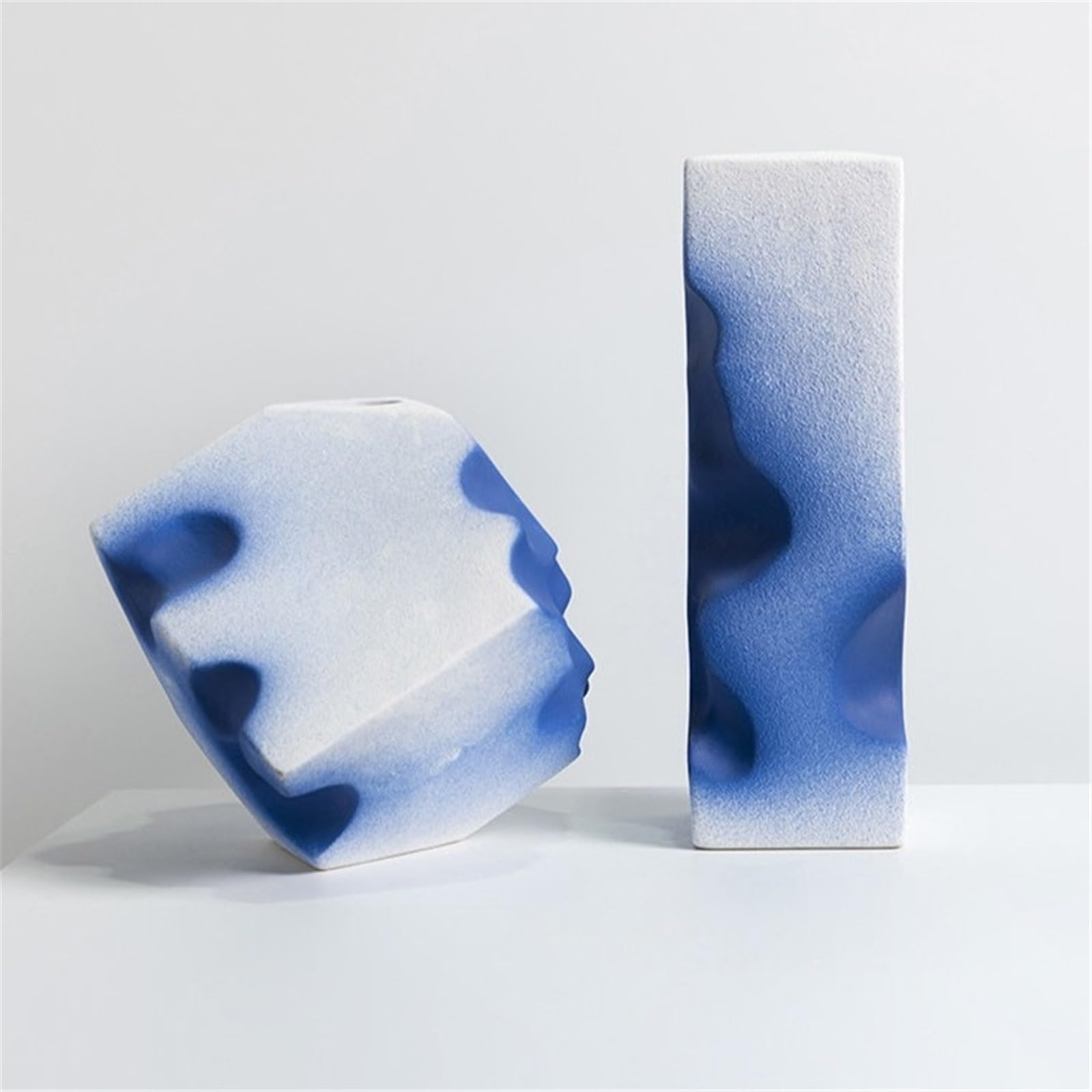 Wyjątkowy Unique Blue Cheese-shaped Ceramic Ornament for Living Room TV Cabinet Home Decoration Sculpture Rzeźby
