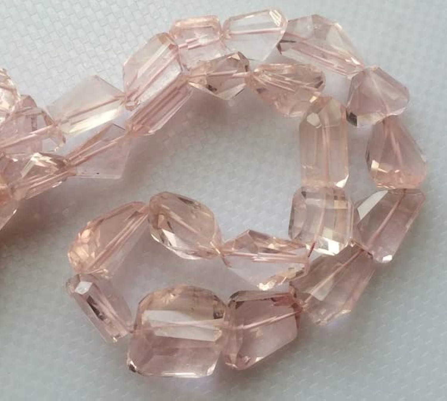 Quartz rose naturel de qualité AAA pour création de bijoux raffinés